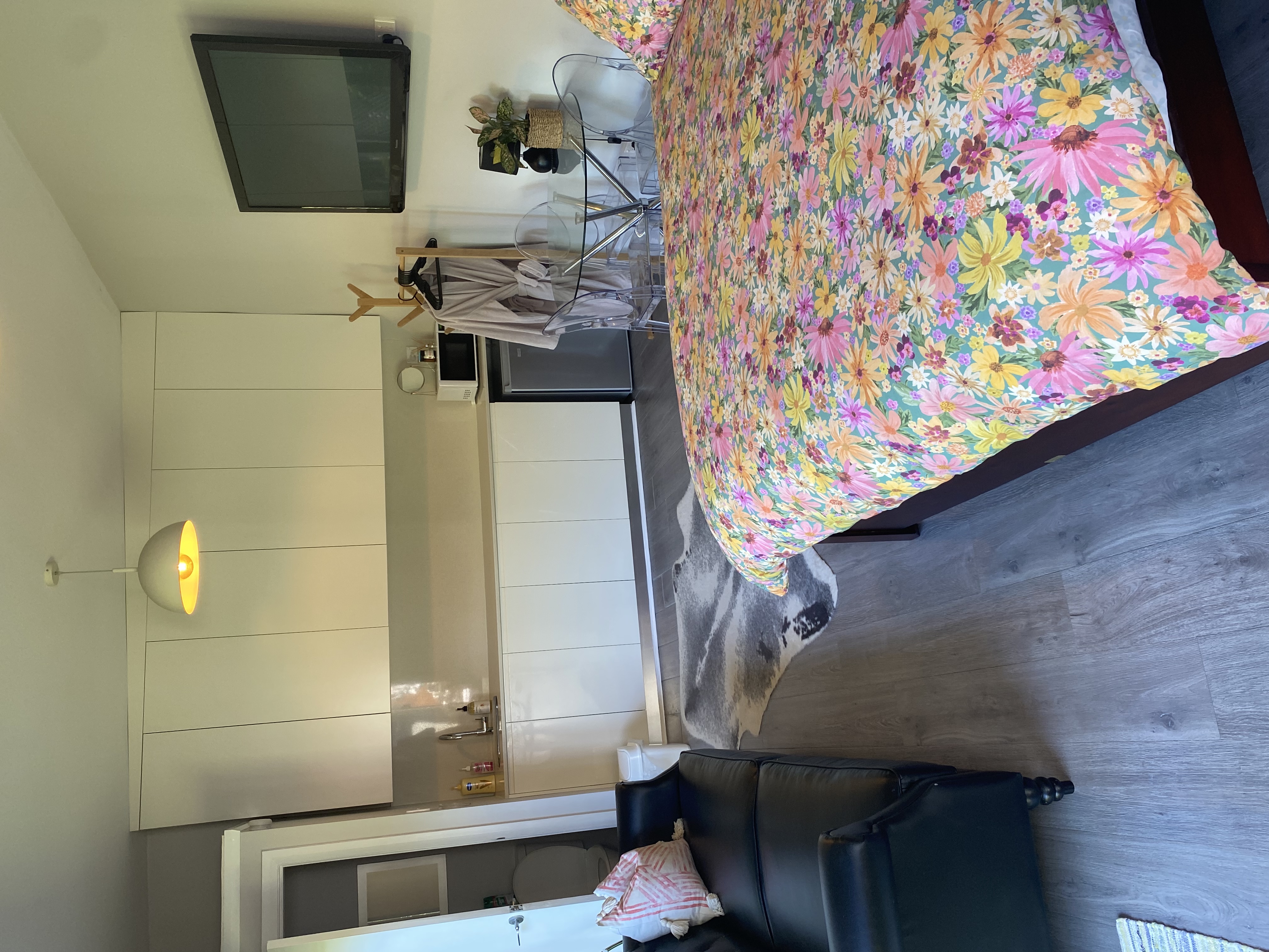 Private guest house. Breakfast inc.