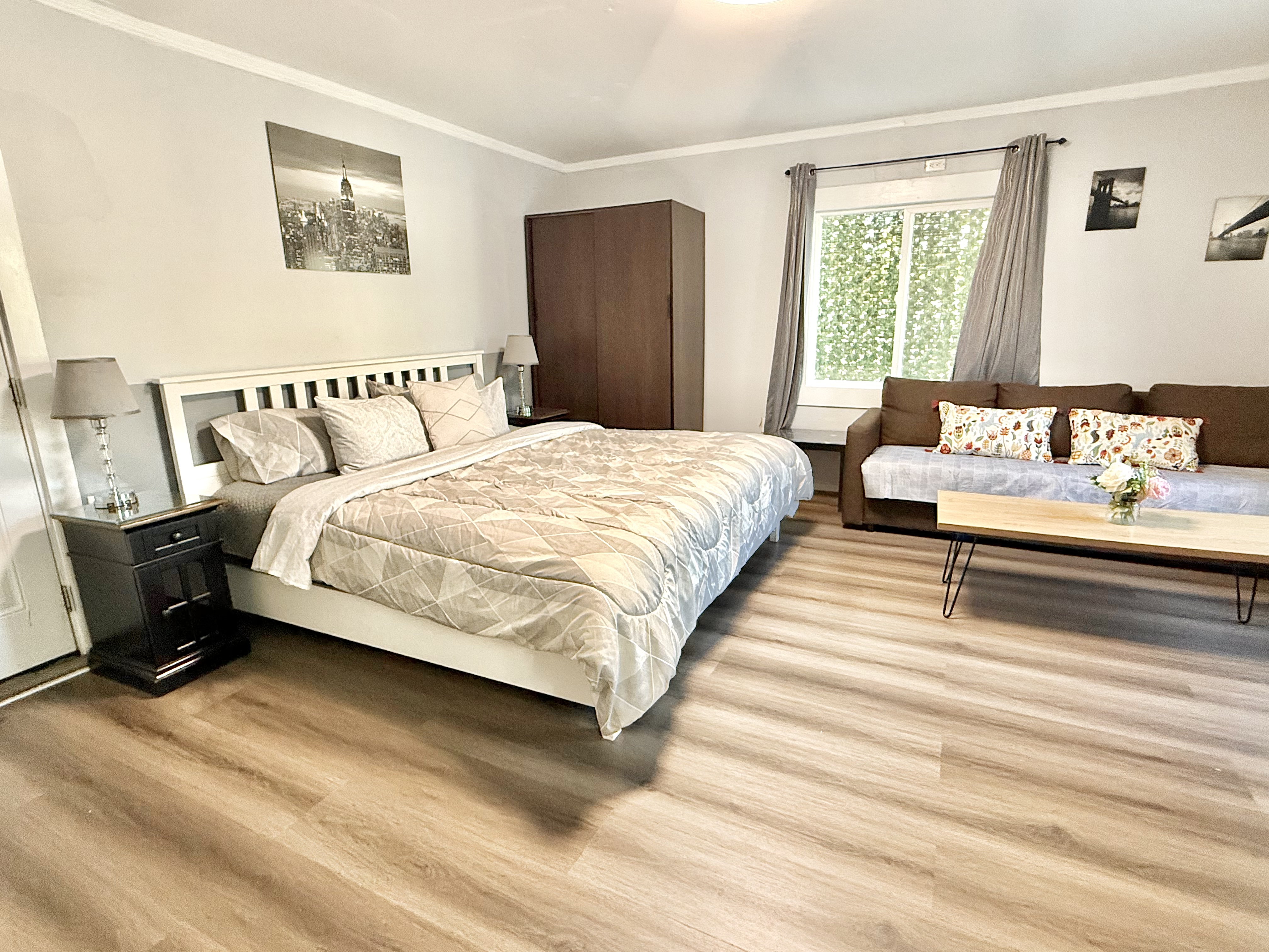 #1 Private home king bed +bathroom + kitchen，