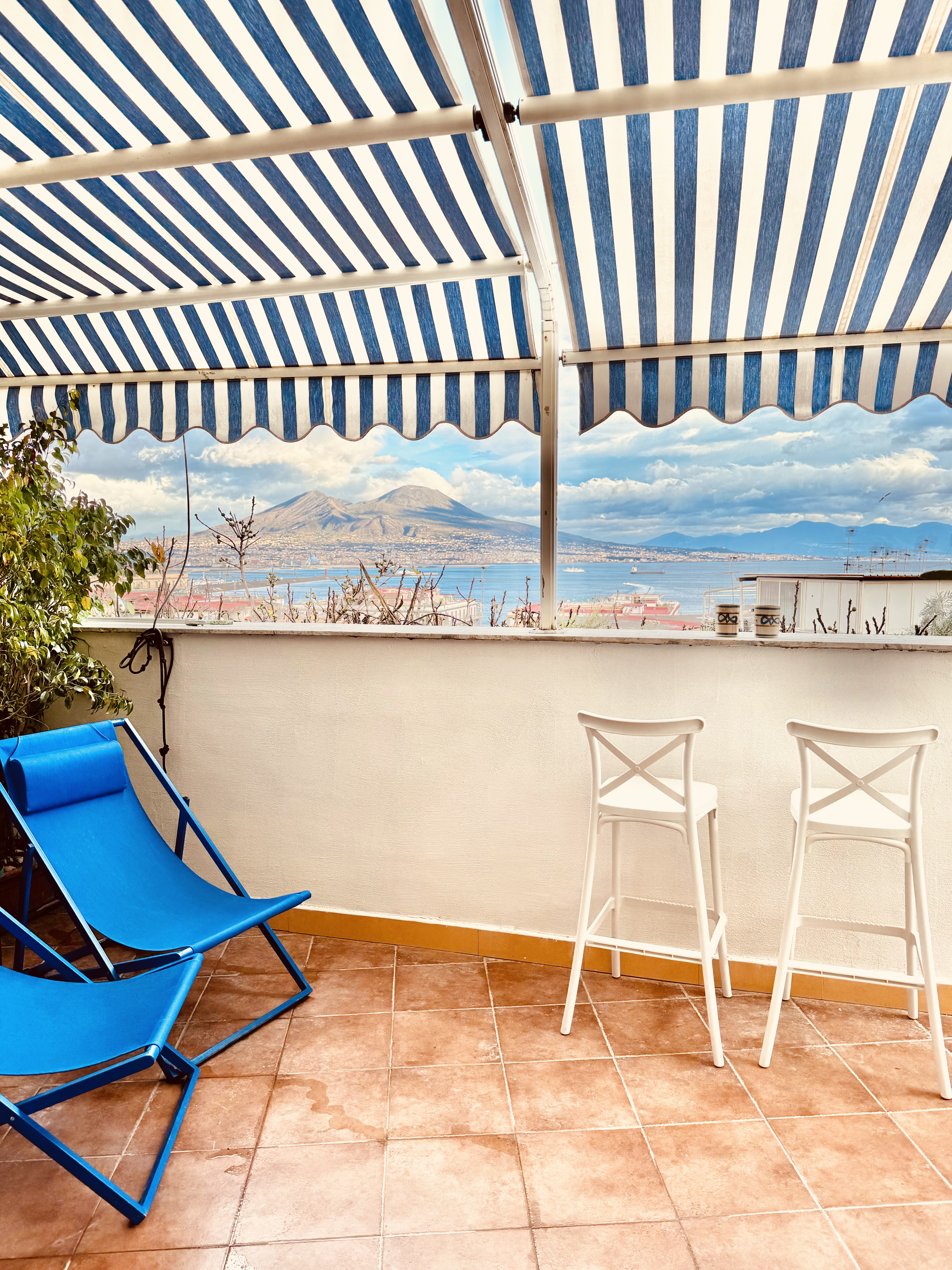 Alma de Templars’f -terrace and sea view in center in San Ferdinando, Naples