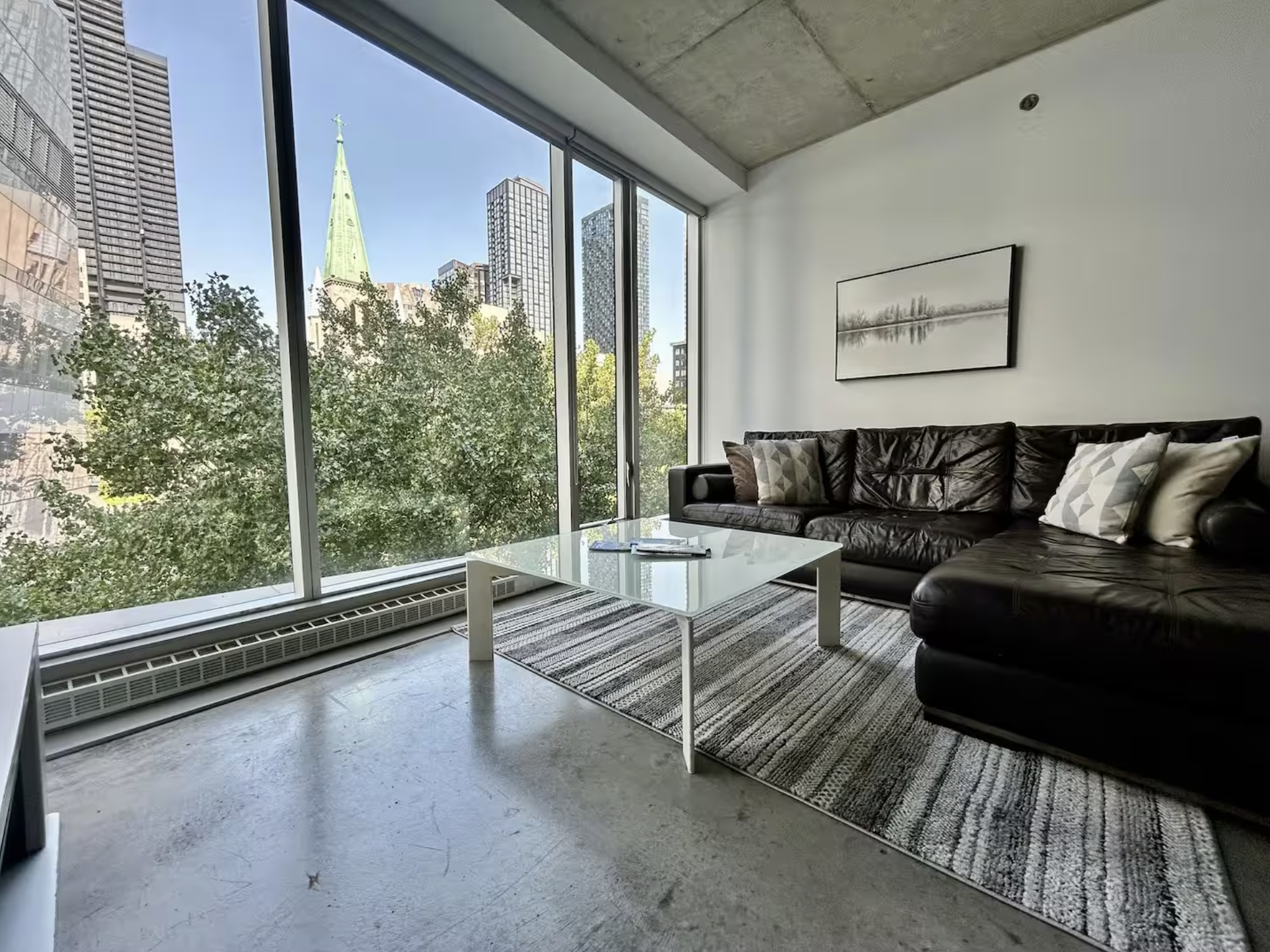 Perfectly Located Downtown Montreal OASIS