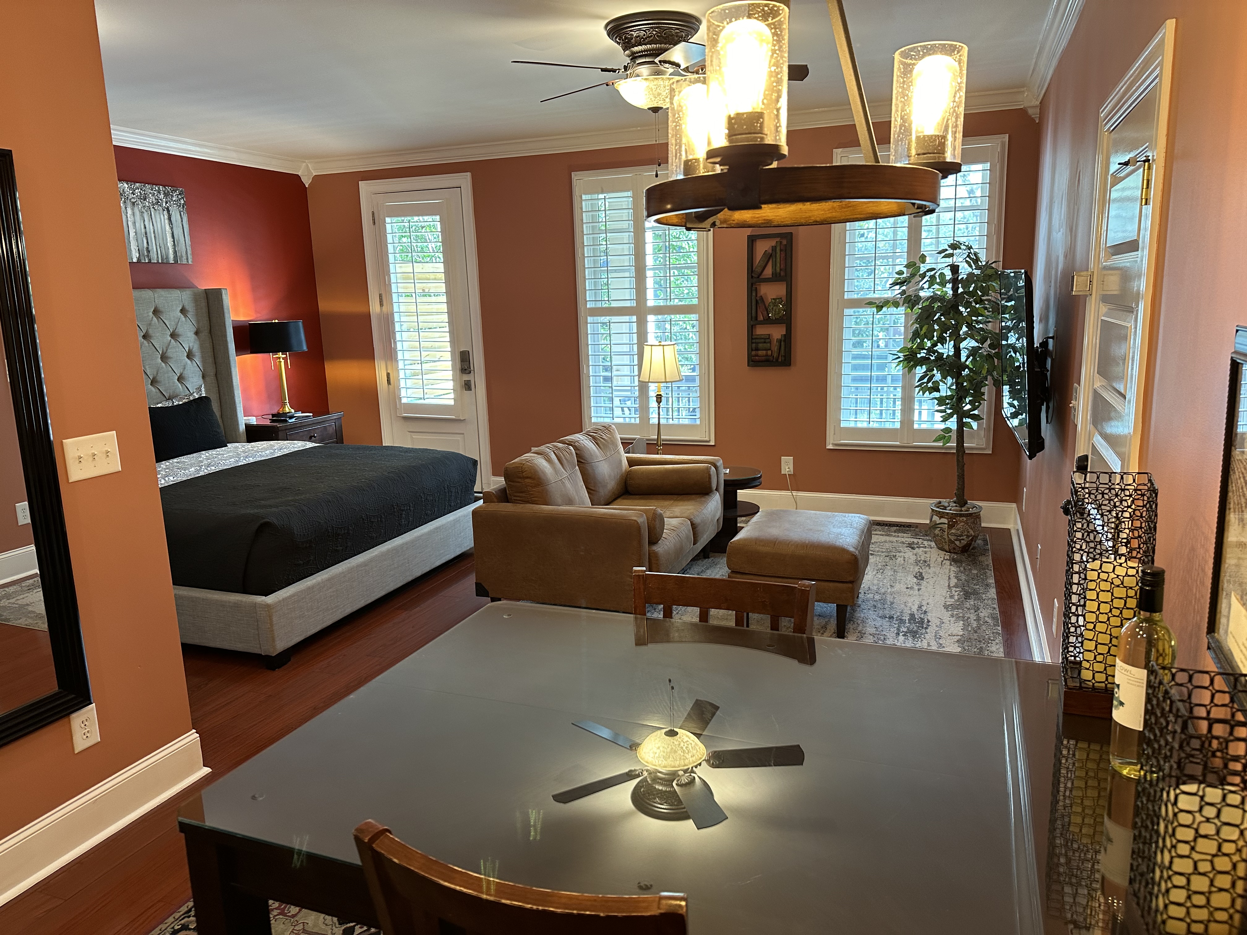 Private Entry Studio Suite/King/Wetbar/DT 5 min in District 19, Nashville