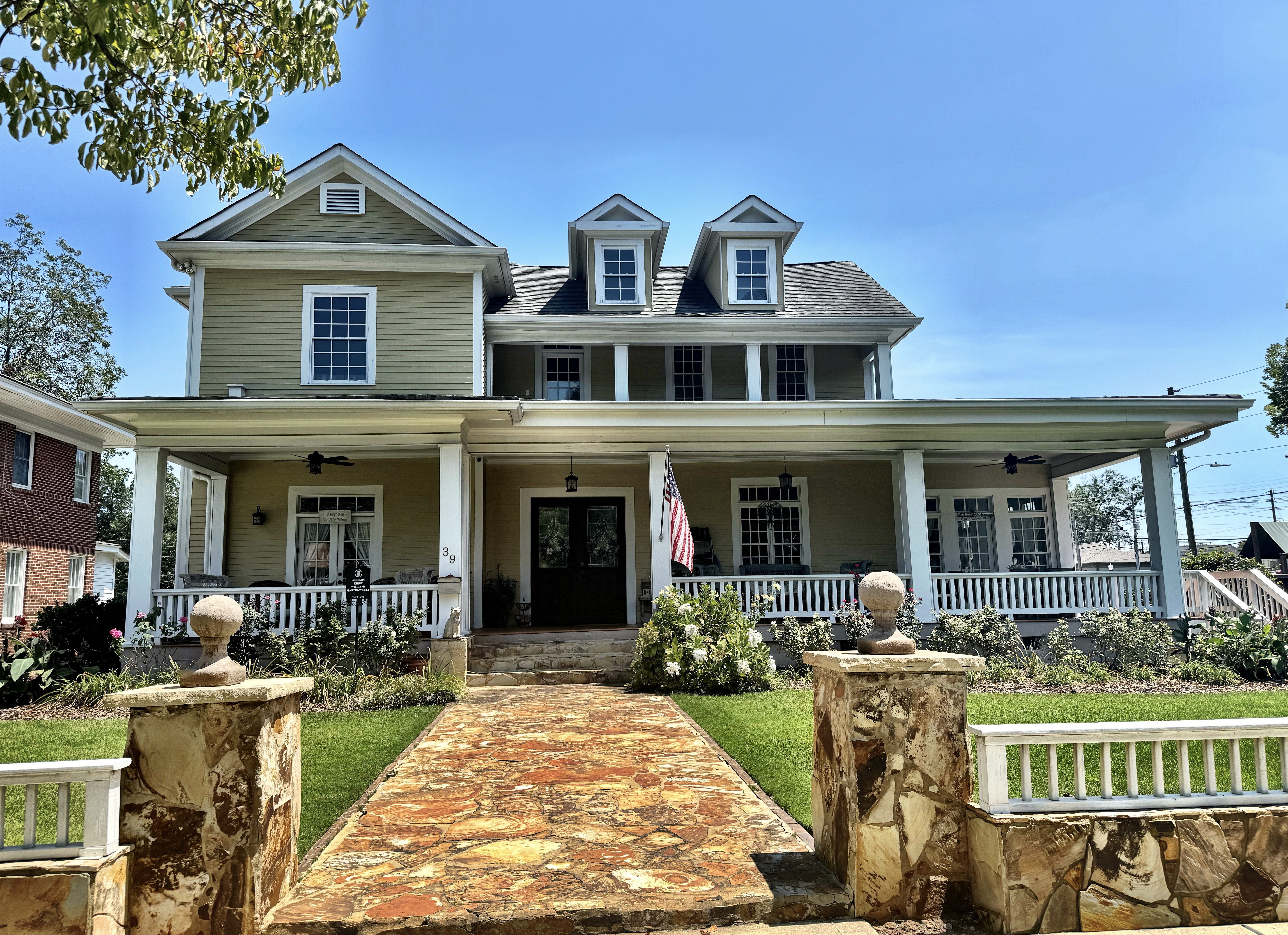 Cozy Camellia Suite: Entire Private Guest Suite