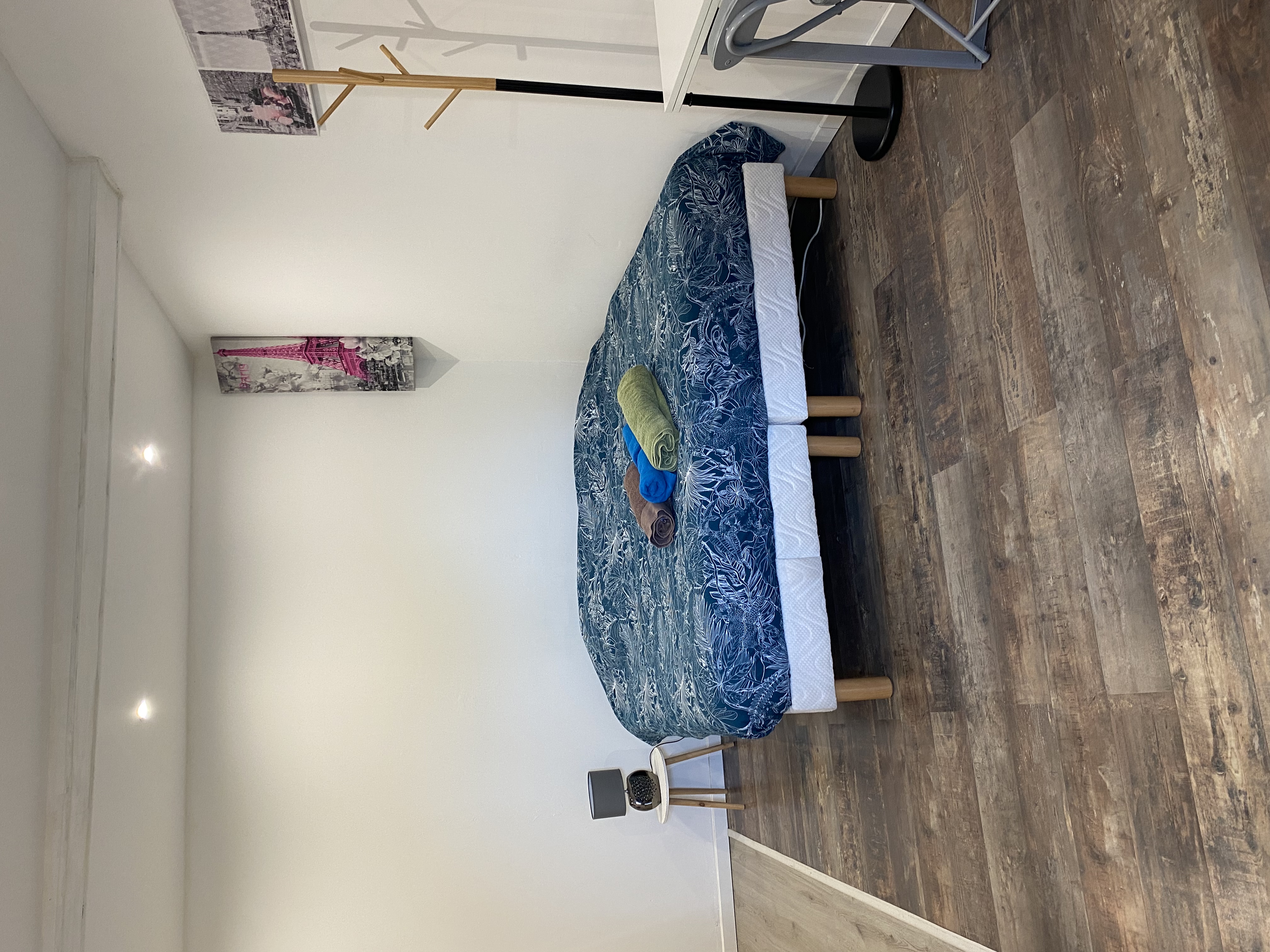 20m2 in the heart of the village close to all shops