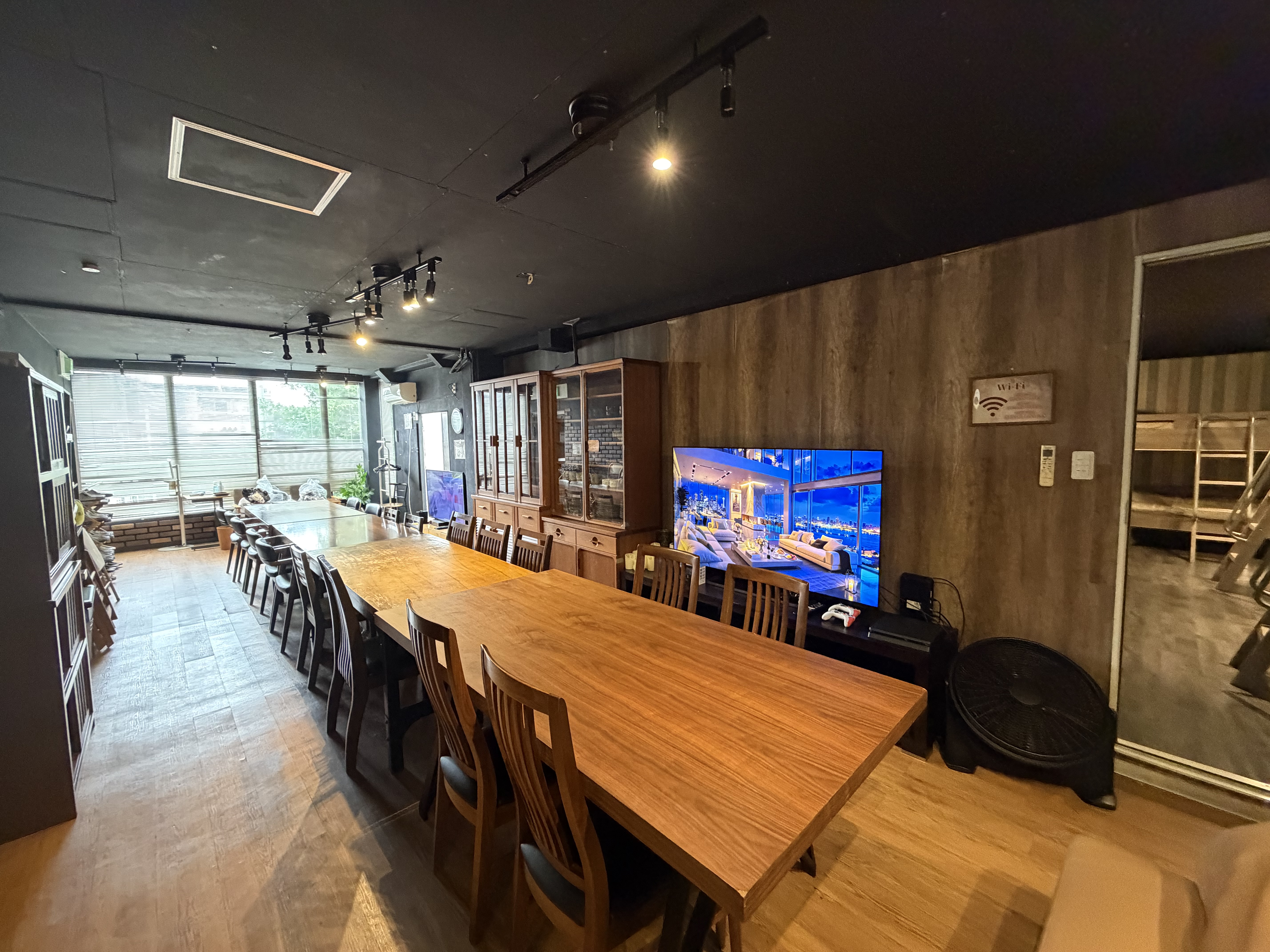 【羽田/蒲田エリア】矢口渡駅徒歩1分！最大22名・100㎡フロア貸切／屋上BBQ・PS4・大型TV有