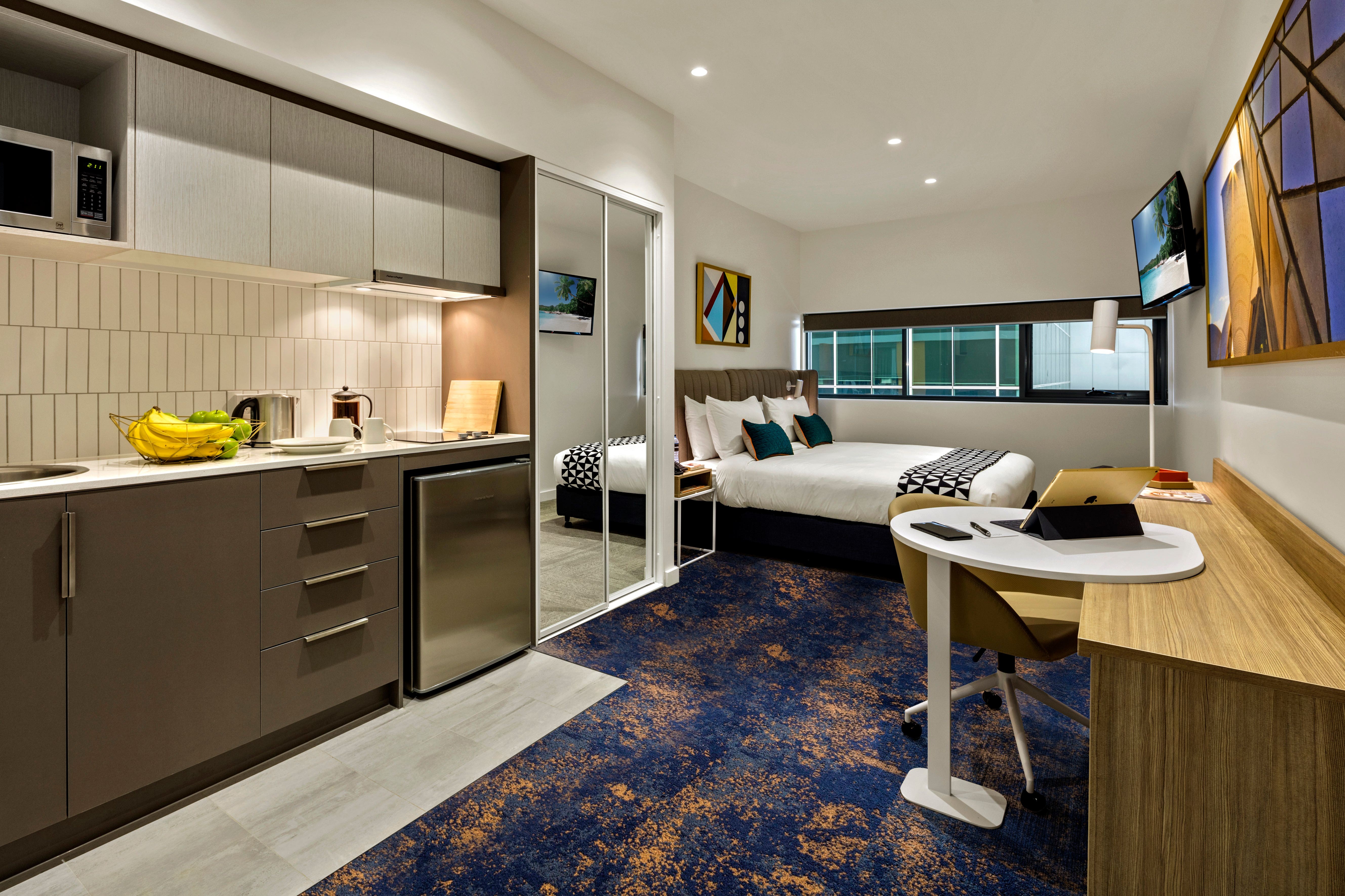 Studio★NEWEST 4* Serviced Apt★Train★Shopping Ctr
