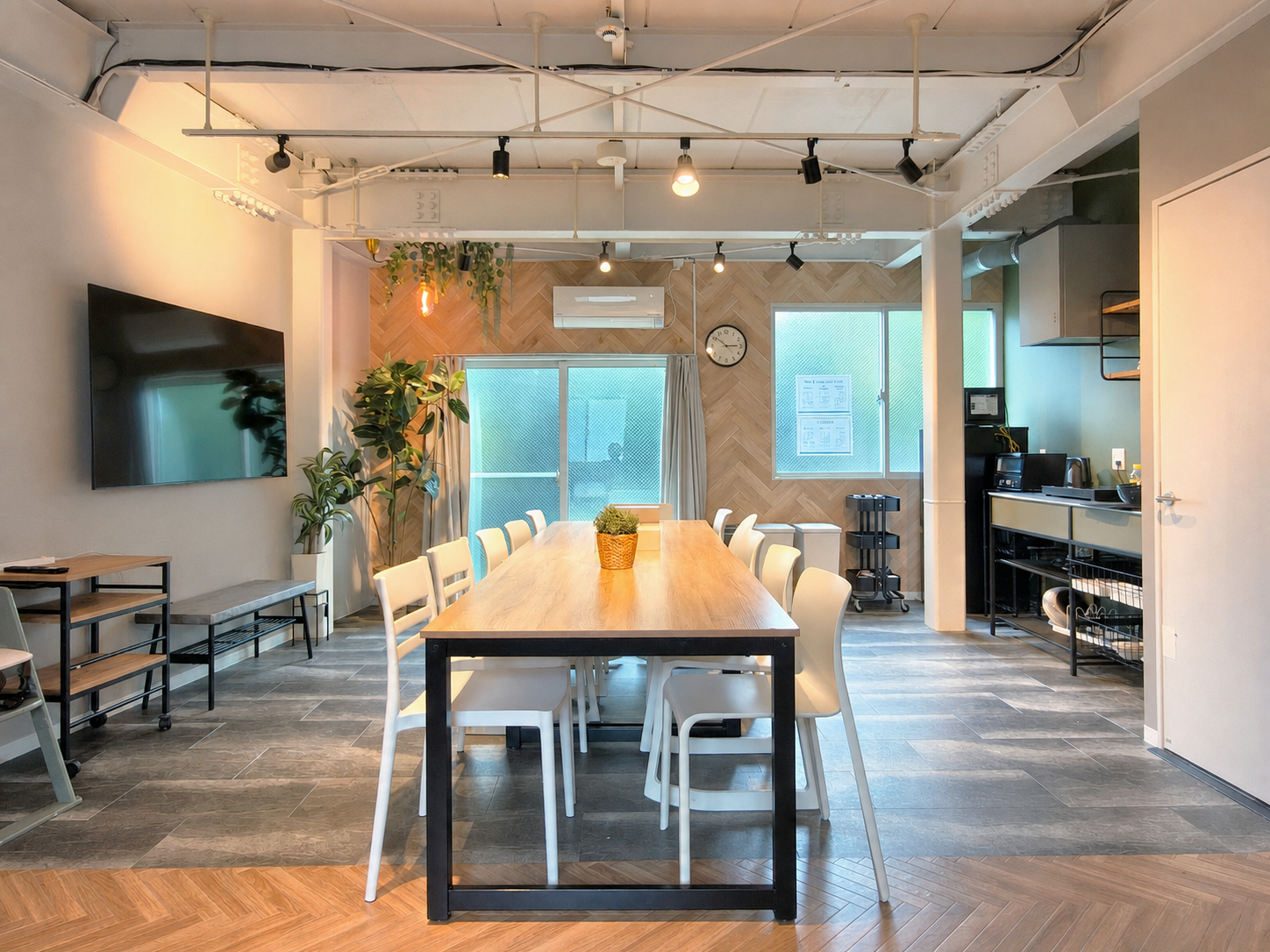 1 Min Station, 4BR Home with Rooftop