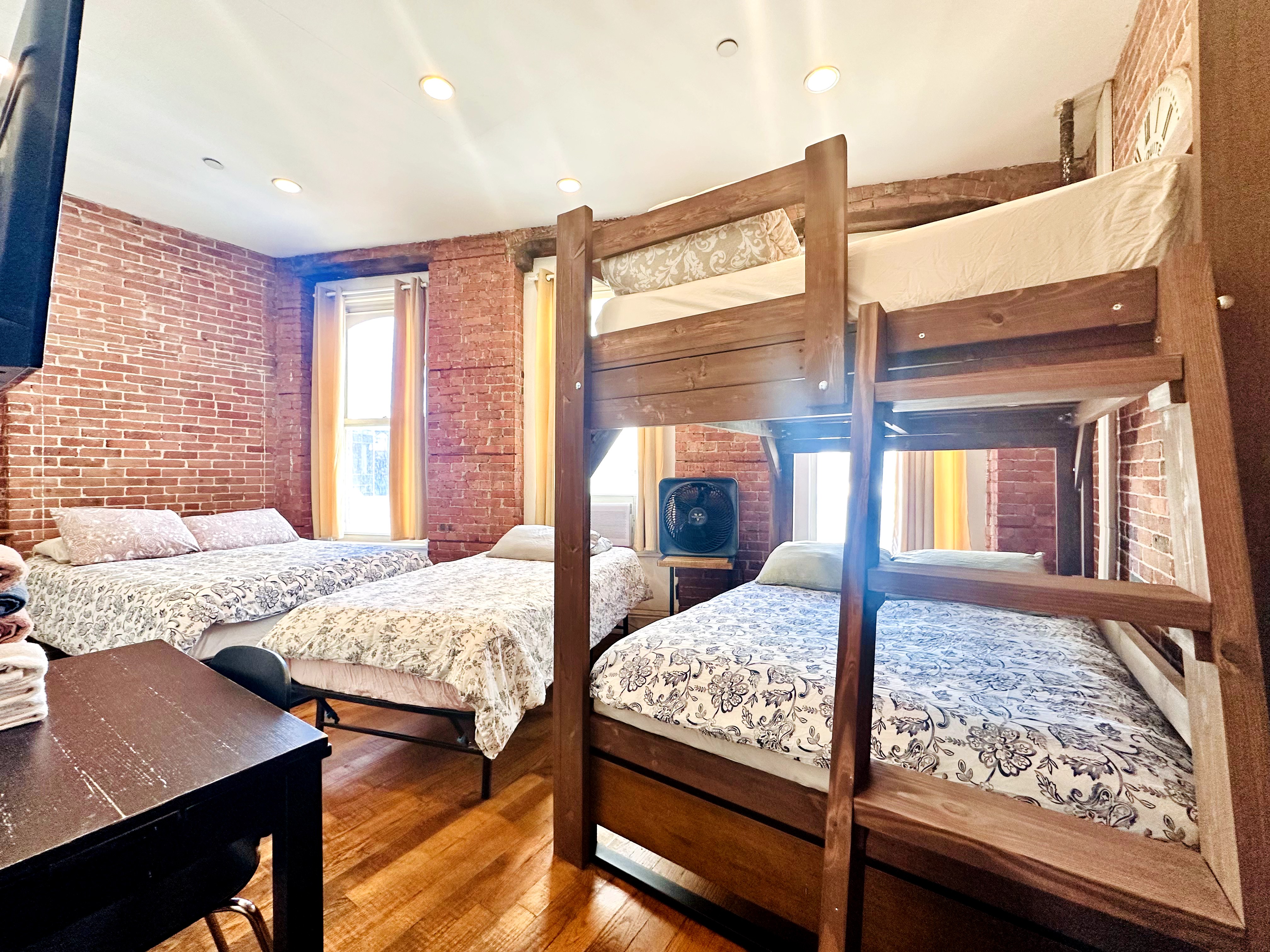 A+ Location Deluxe Corner Studio (4 Beds)