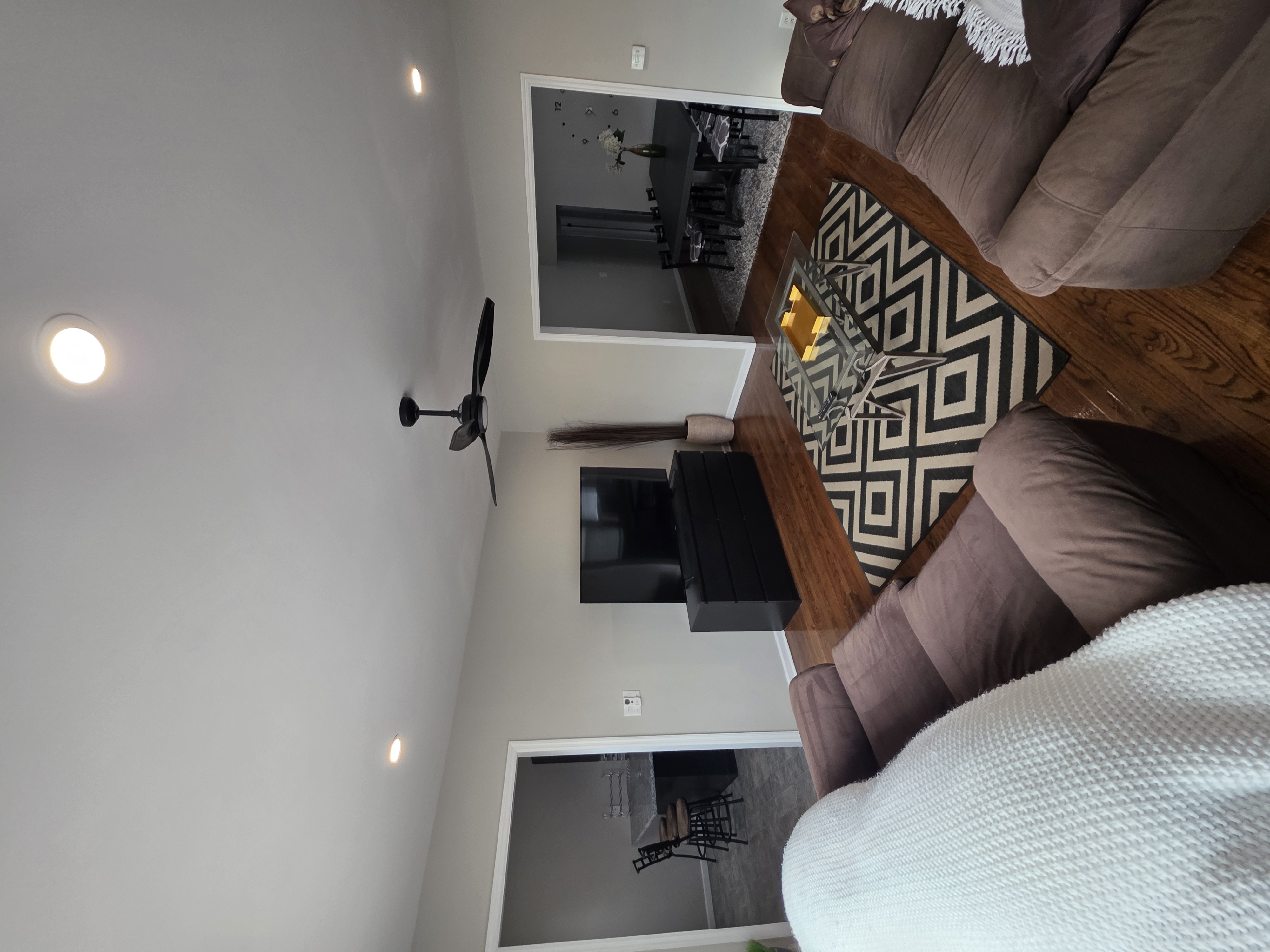 Spacious upscale luxury apartment with huge yard in EIGHTH WARD, Albany