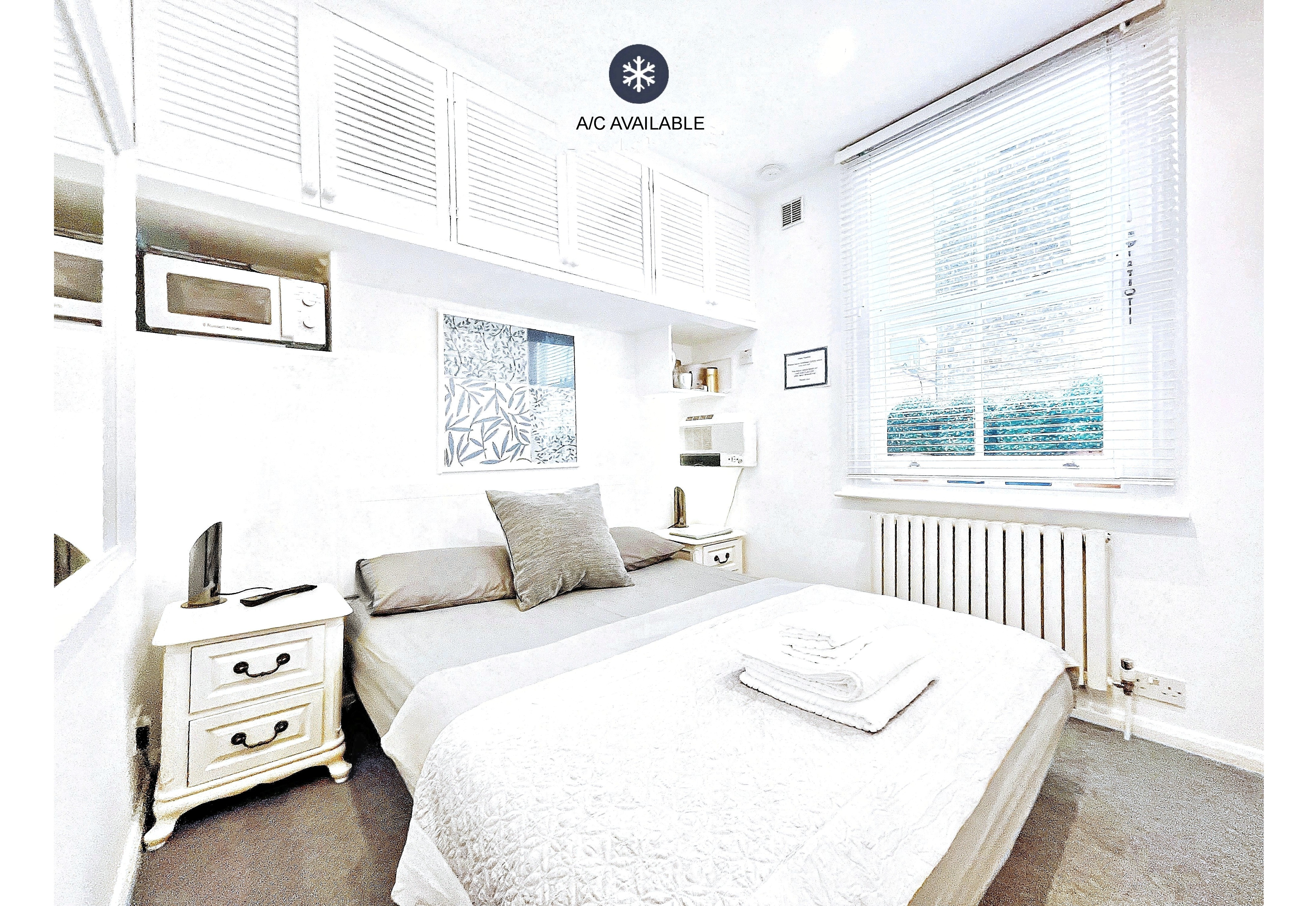 400+ reviews A/C Self Contained Compact Ensuite