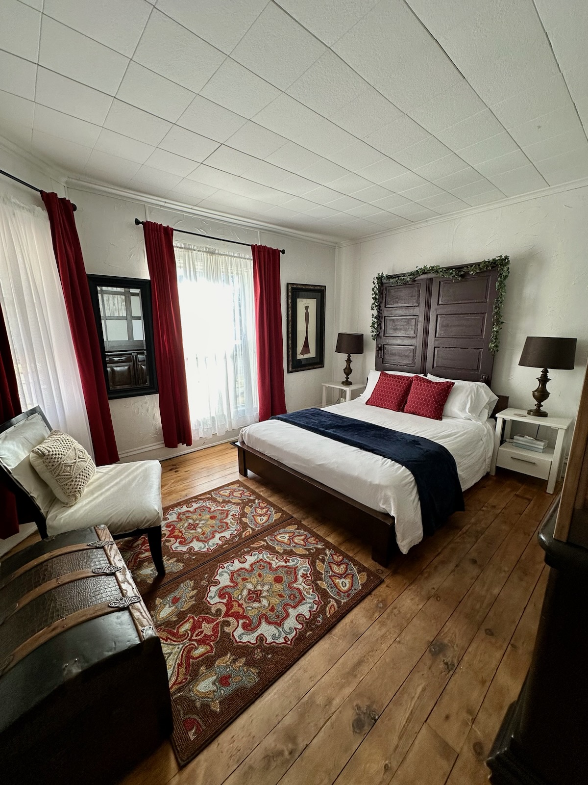 Historic apt in the centre of Elmira Heights