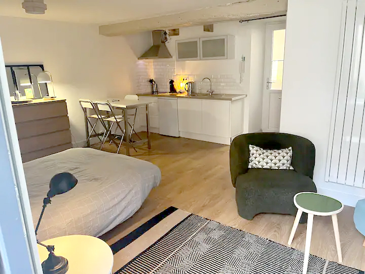 Comfortable studio with garden.