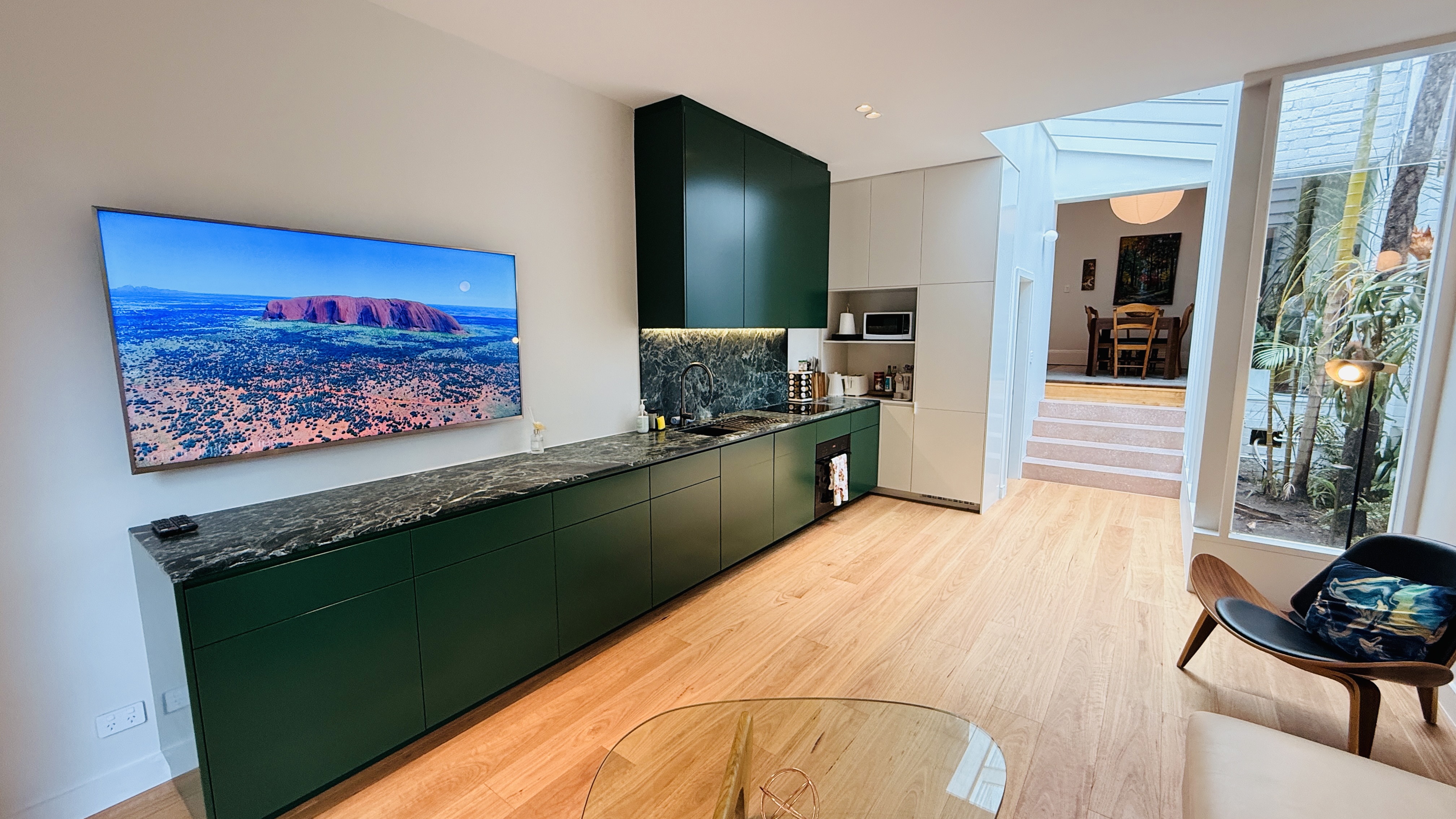 The Atrium: Spacious 3Br Light Filled Terrace!