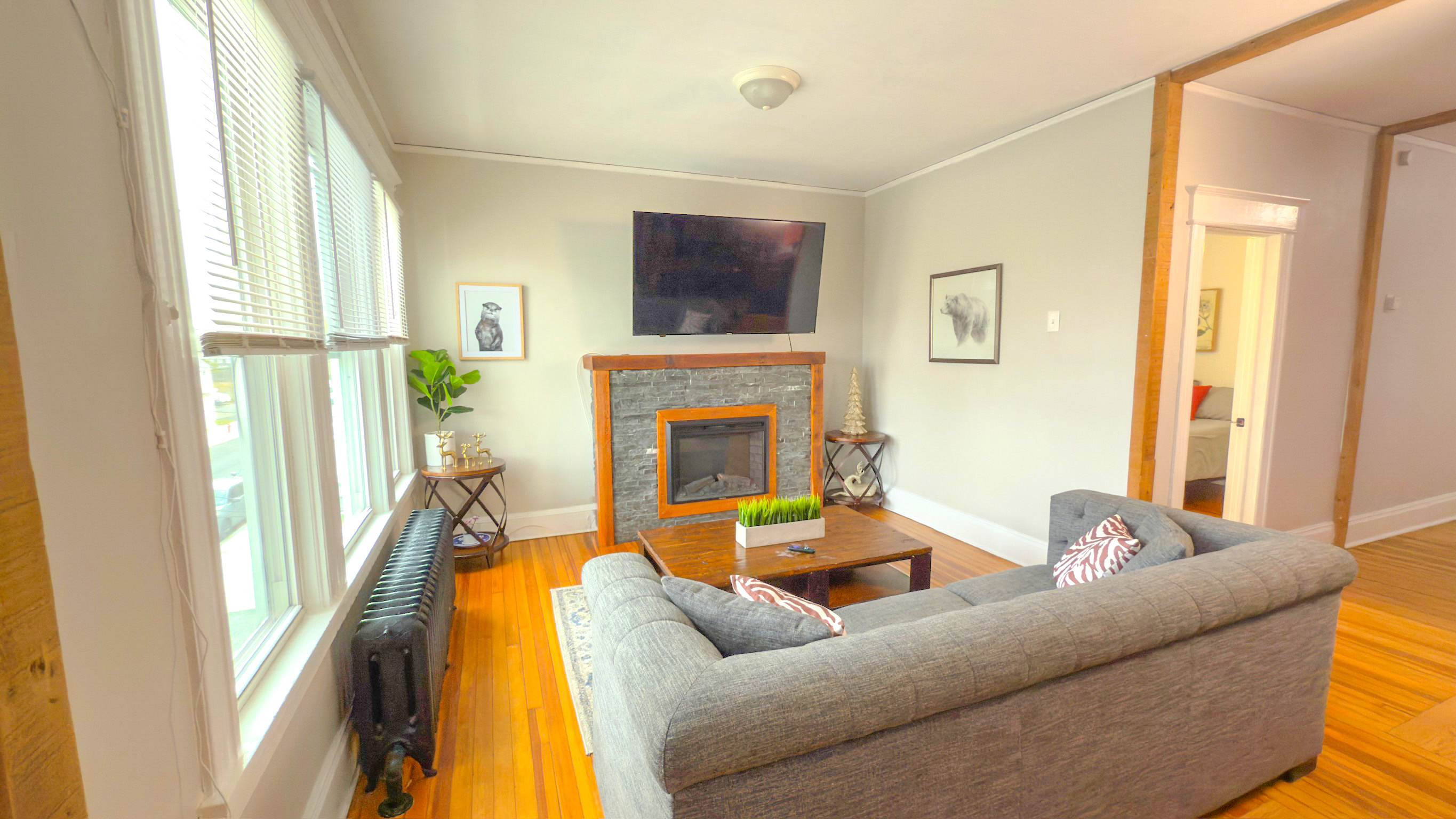 *The Rustic Home* 3 Bedroom Second Floor Apartment in TENTH WARD, Albany