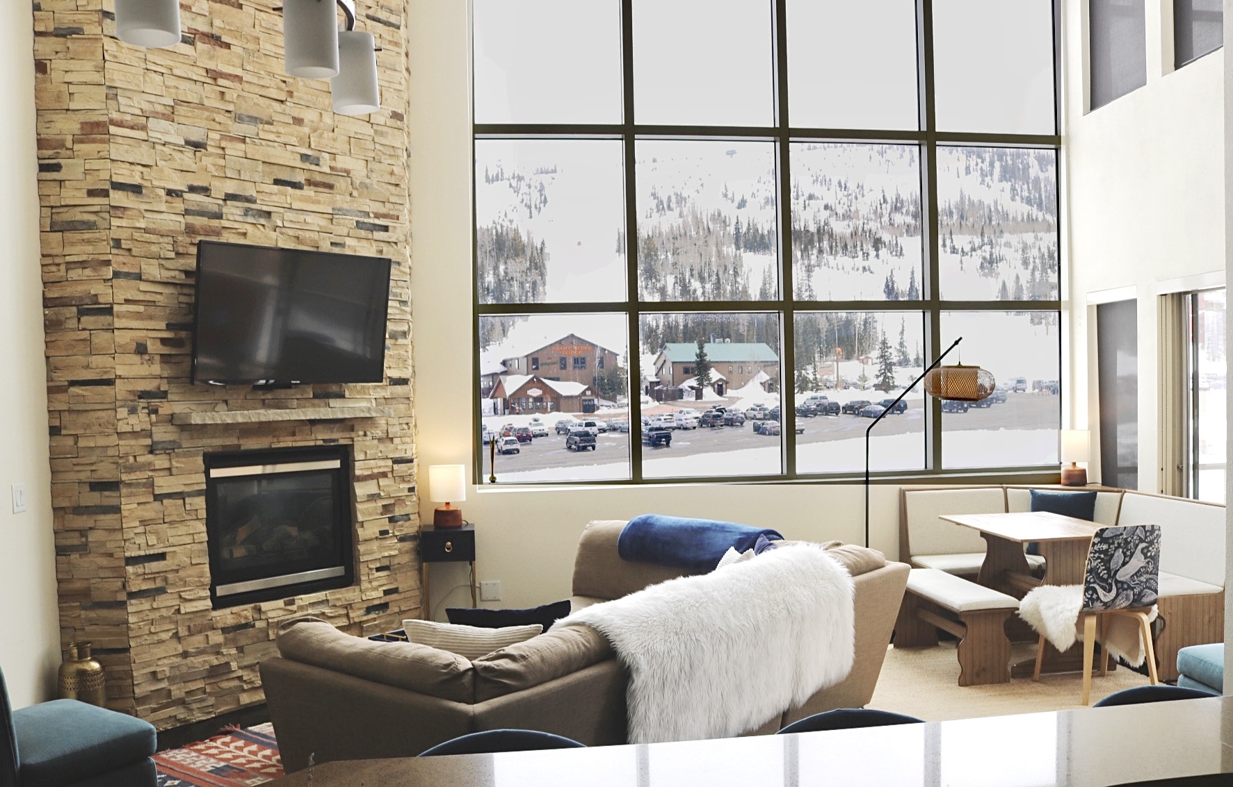 Amazing Views Steps From Ski Lifts, Sleeps 9