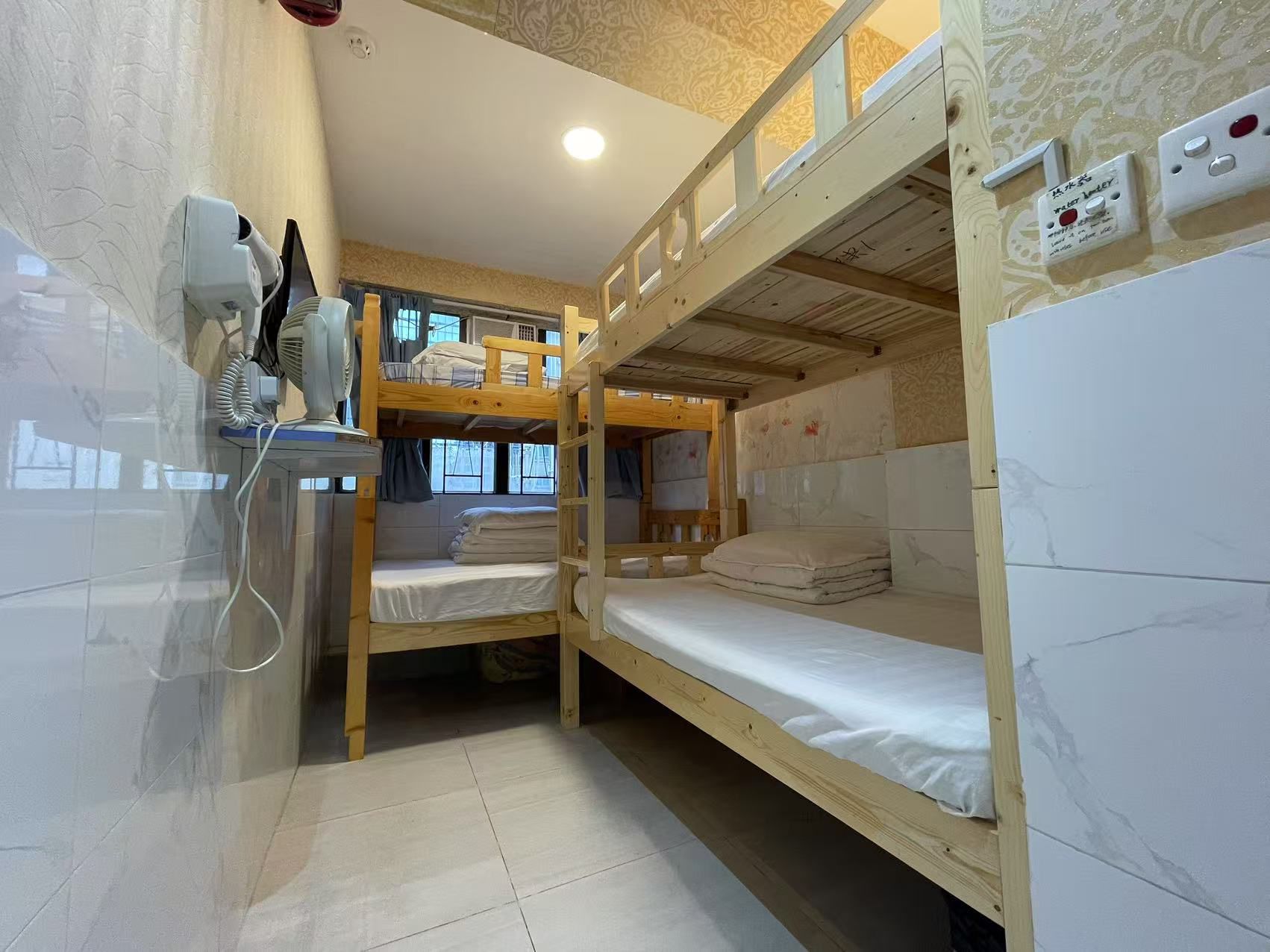 MongKok Room 20 (3 mins to subway) 5 ppl
