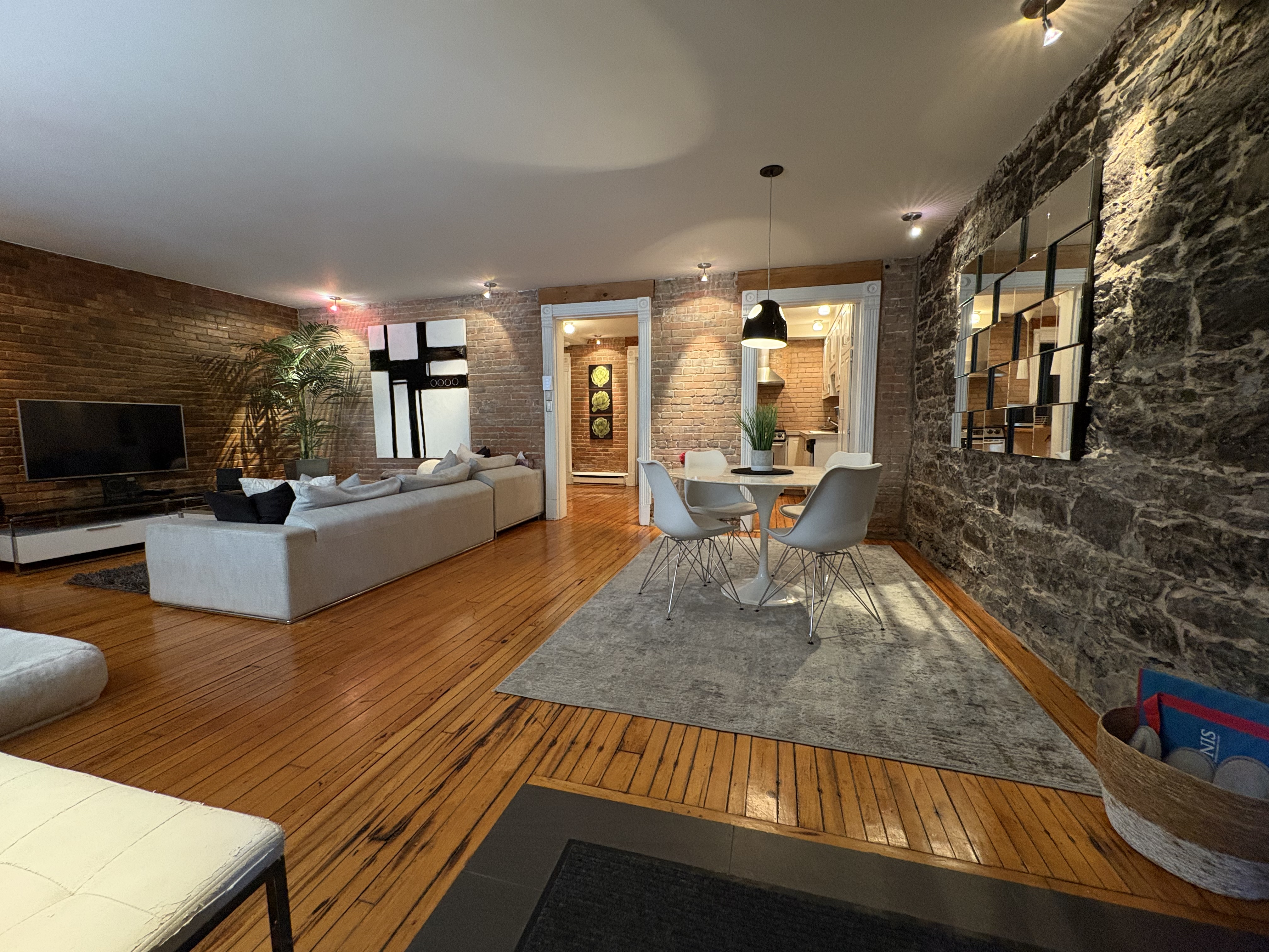 Le Old World Meets Modern — rentals in Ville-Marie, Montreal