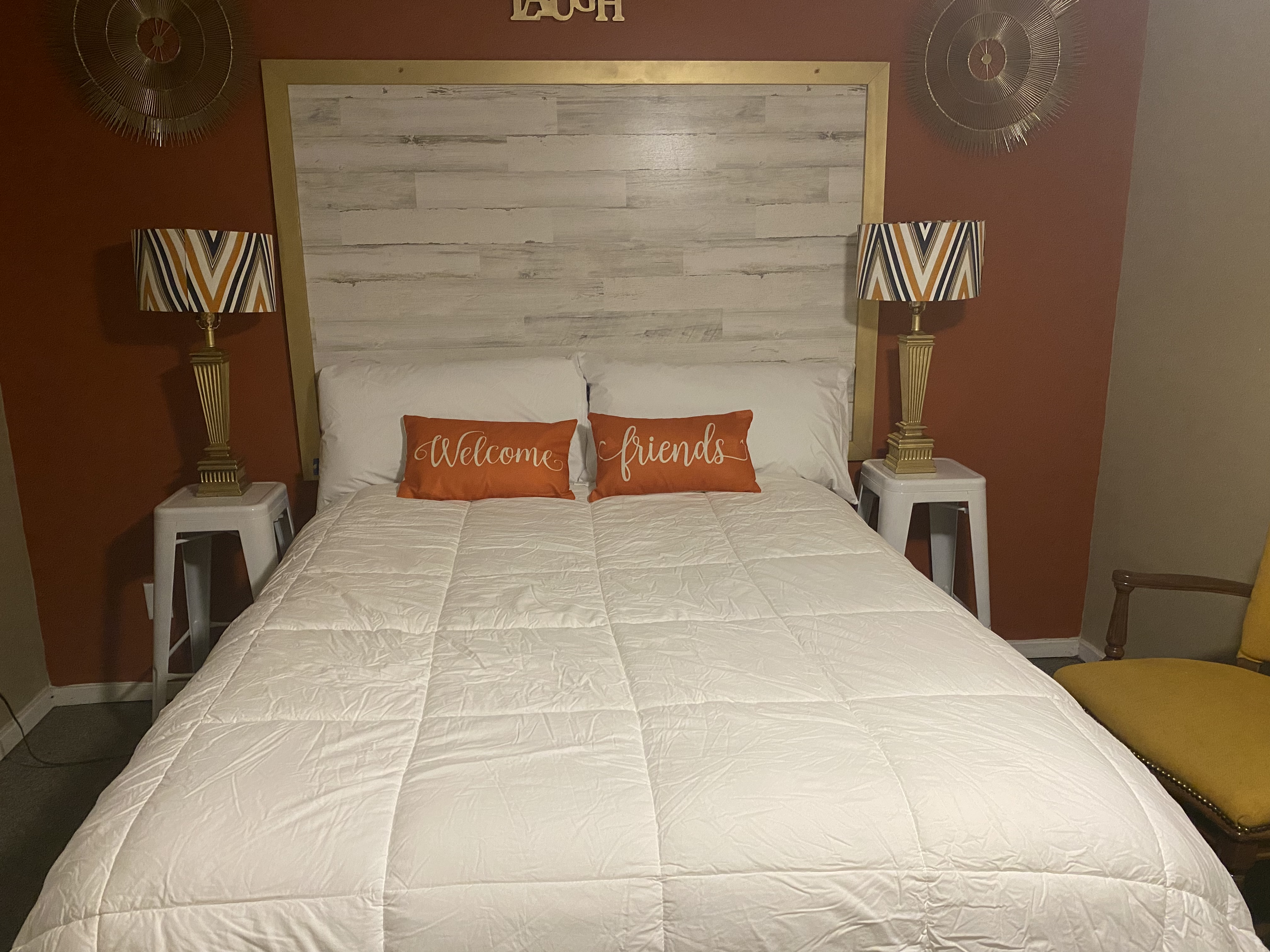Elegant 1 Bedroom Suite w/B-Room /kit/rear parking