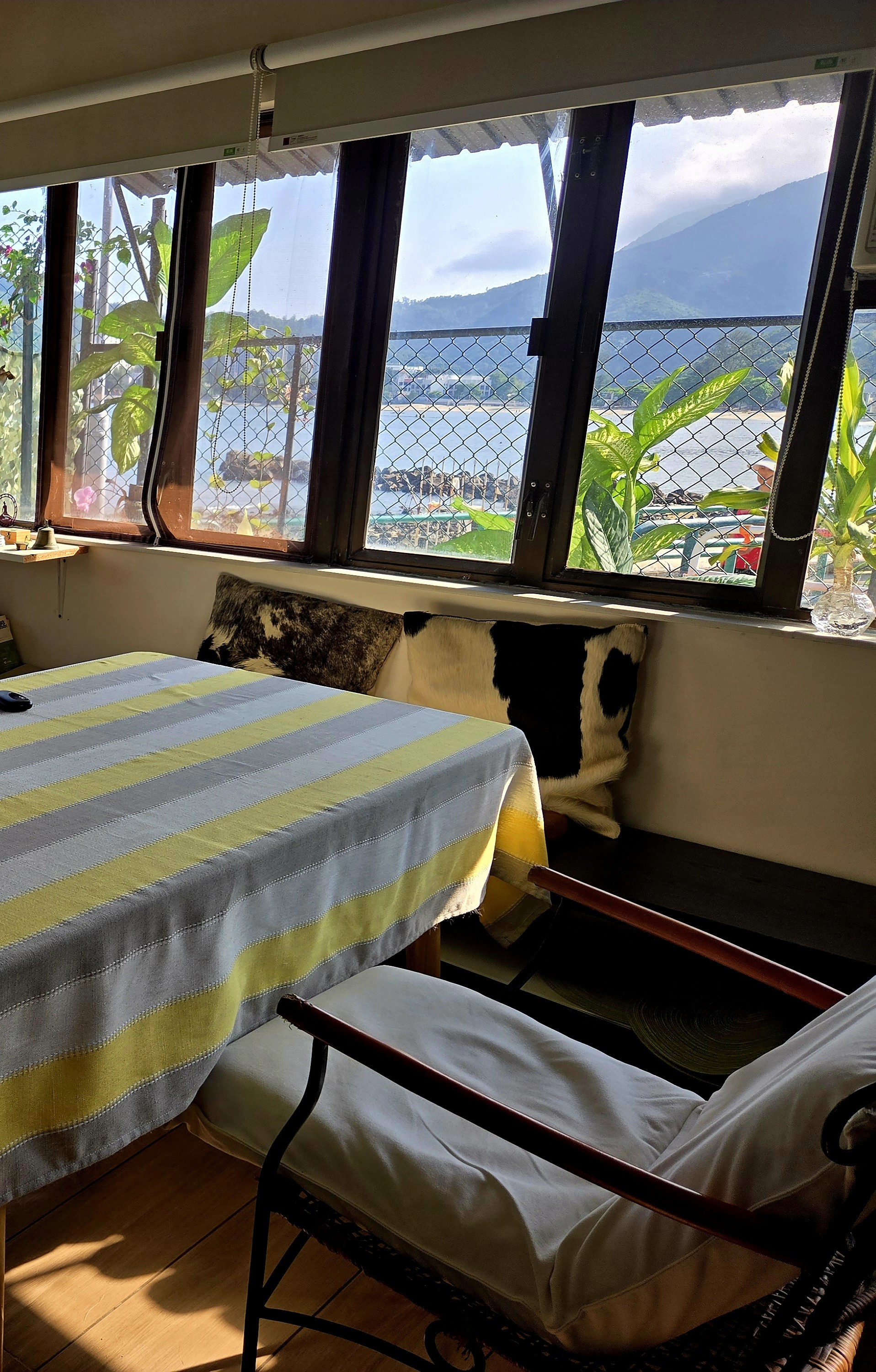 Private room in a beachside cottage for ladies in Islands, Hong Kong