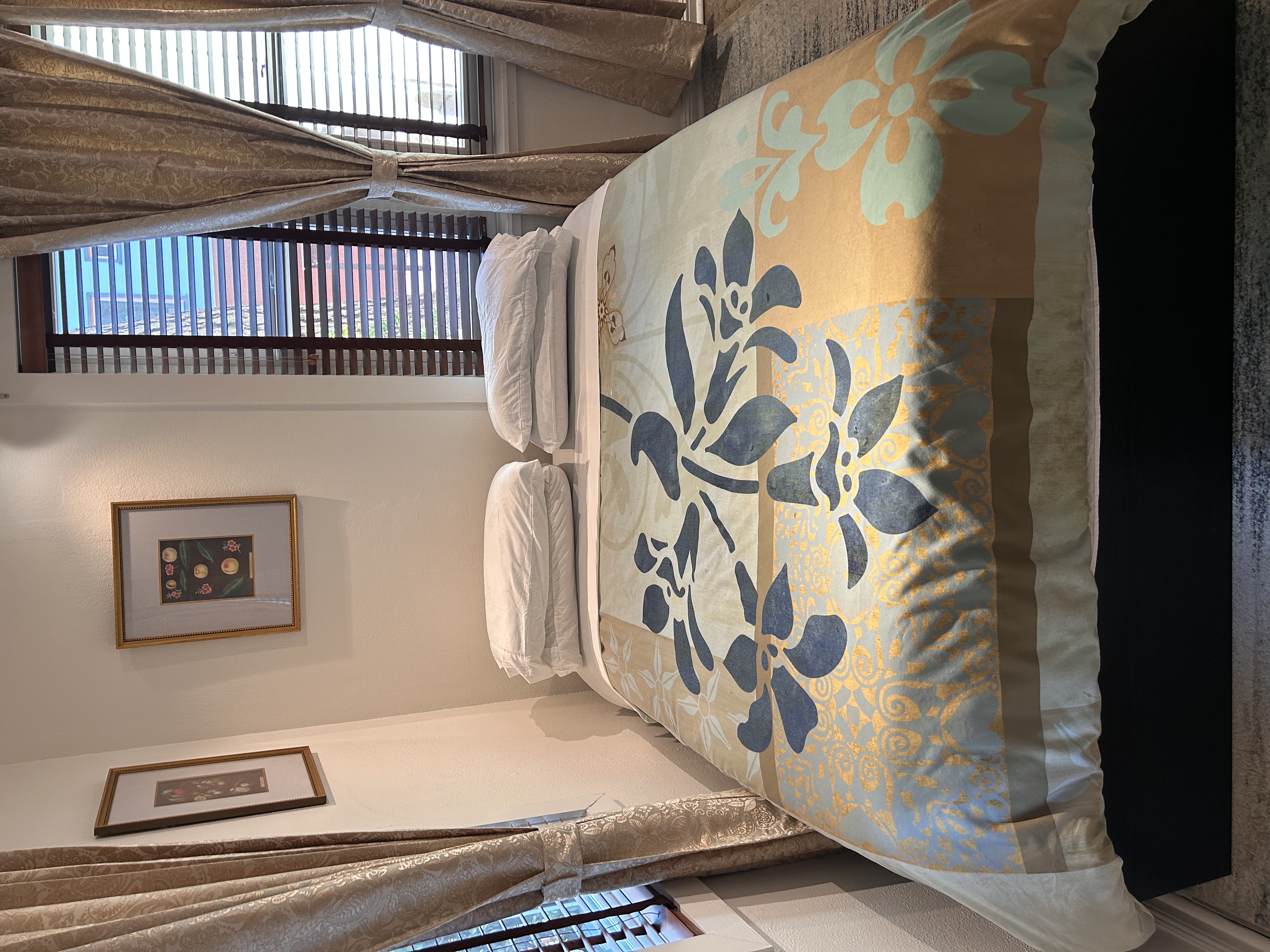 Studio + pvt bath, kitchenette (no cleaning fee)