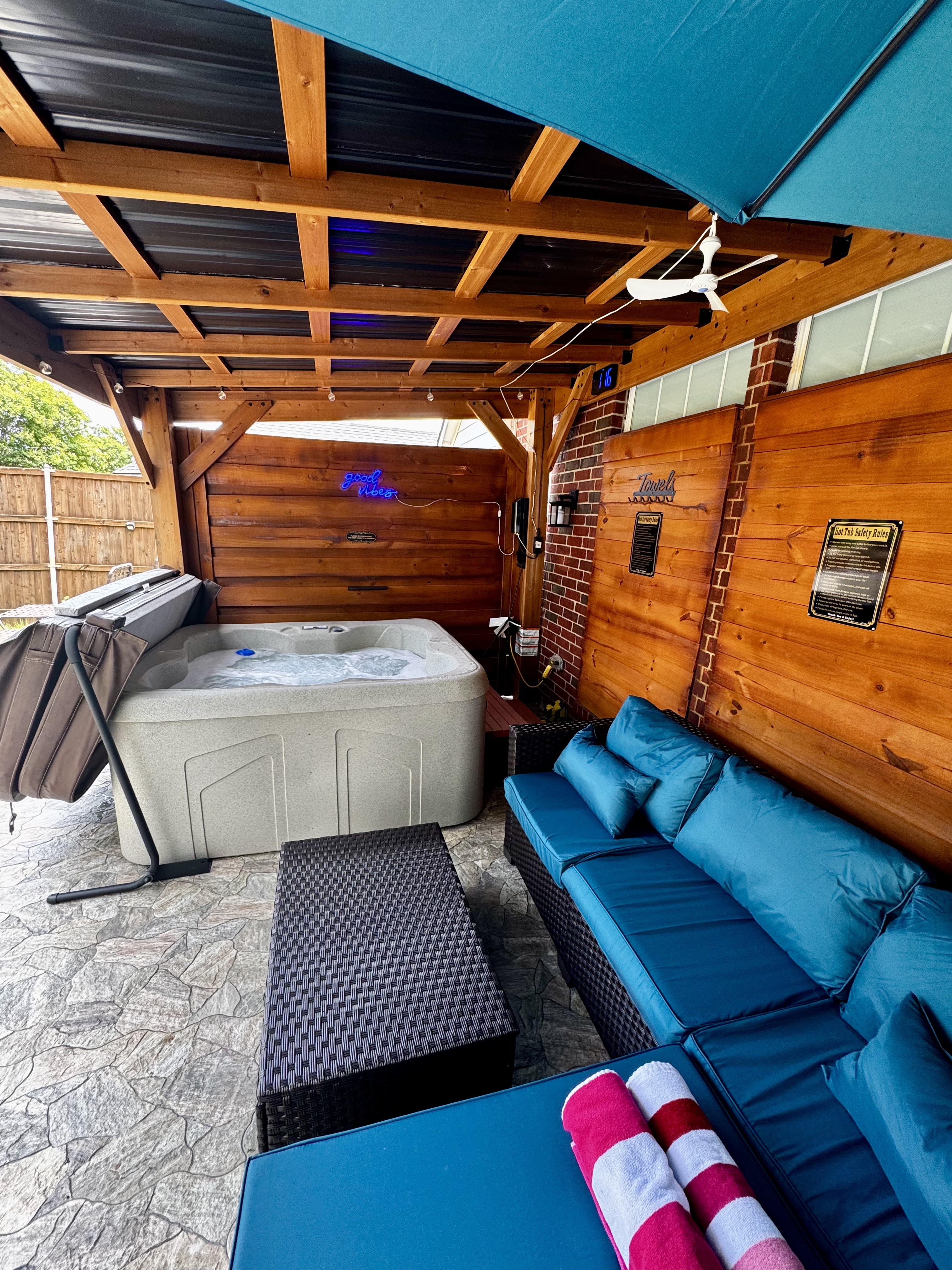 Private Guest Suite Double Shower & Private HotTub in District 4, Fort Worth