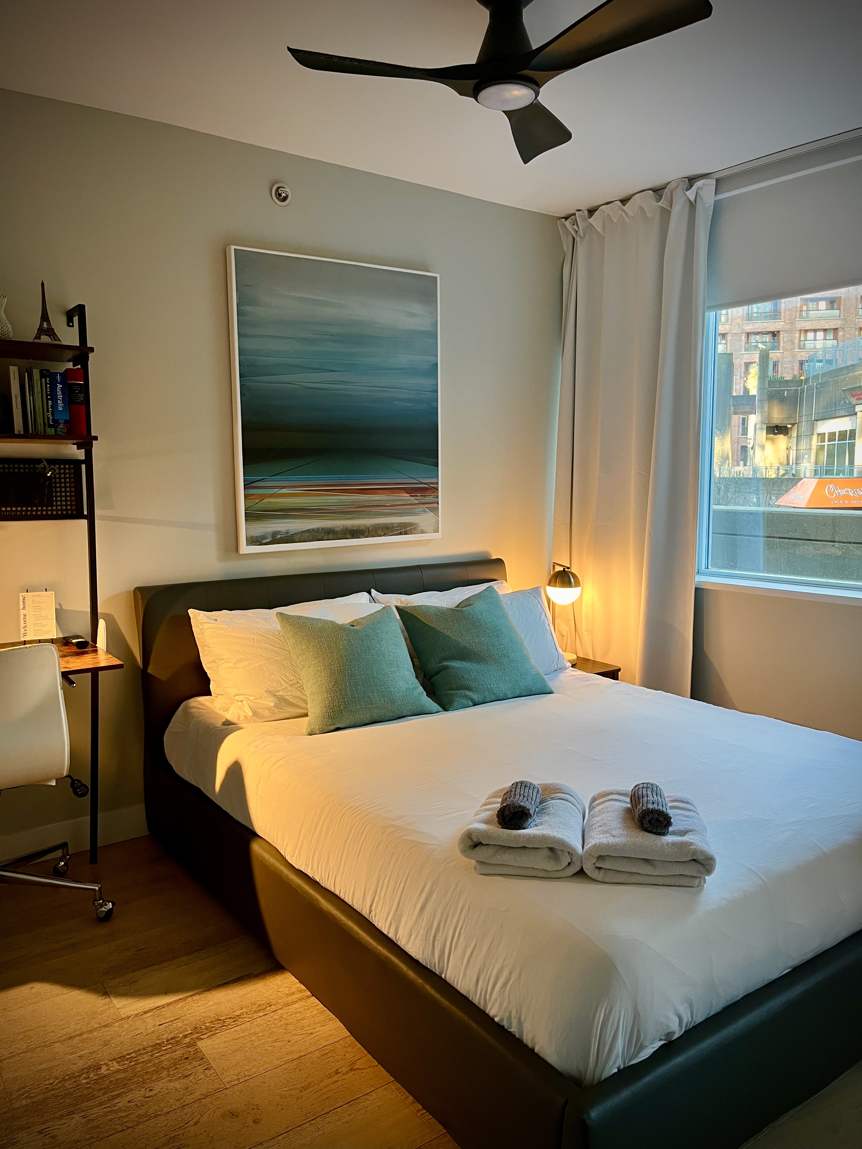 Heart of Downtown Private Room & Bathroom
