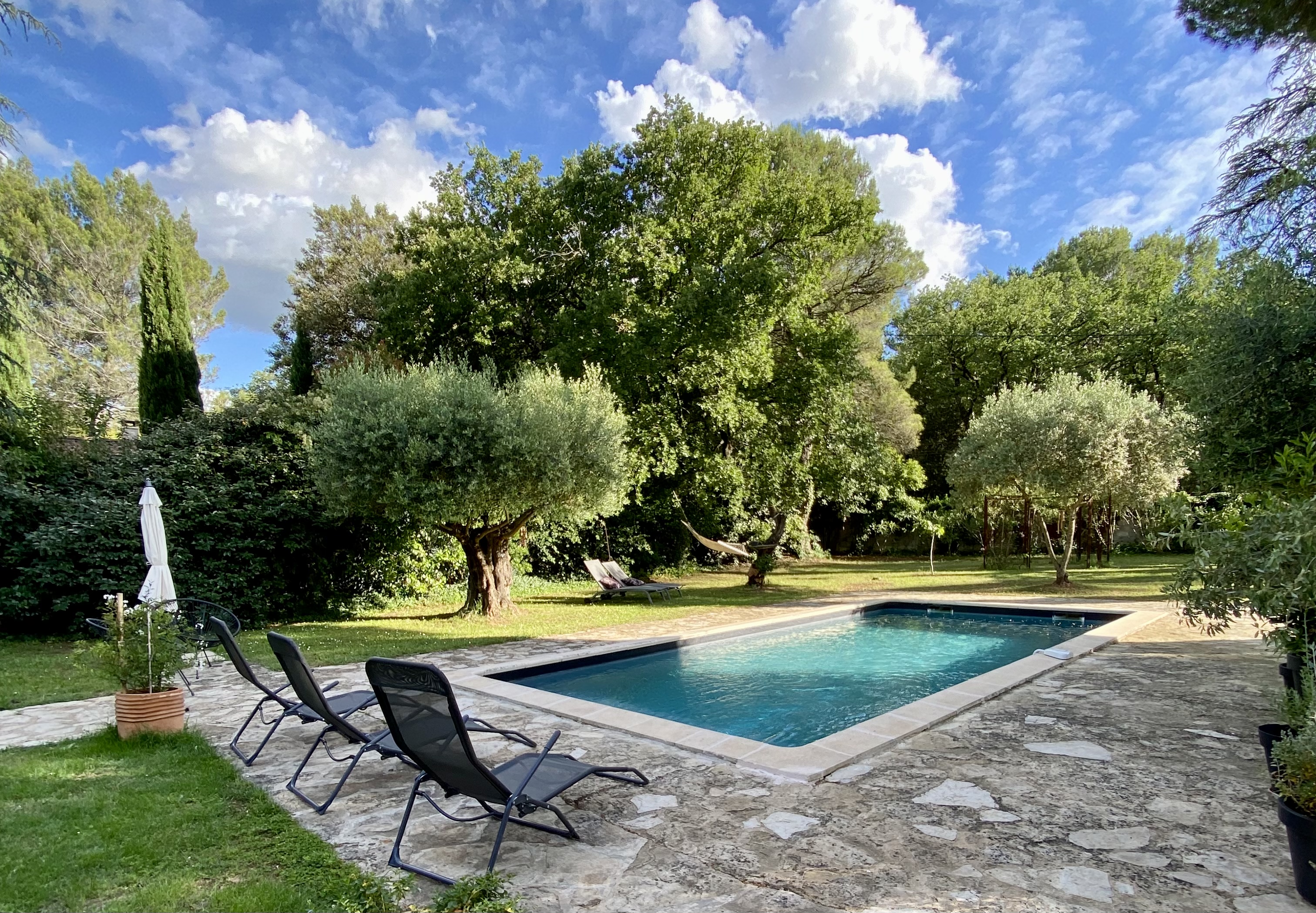 Comfortable apartment with swimming pool