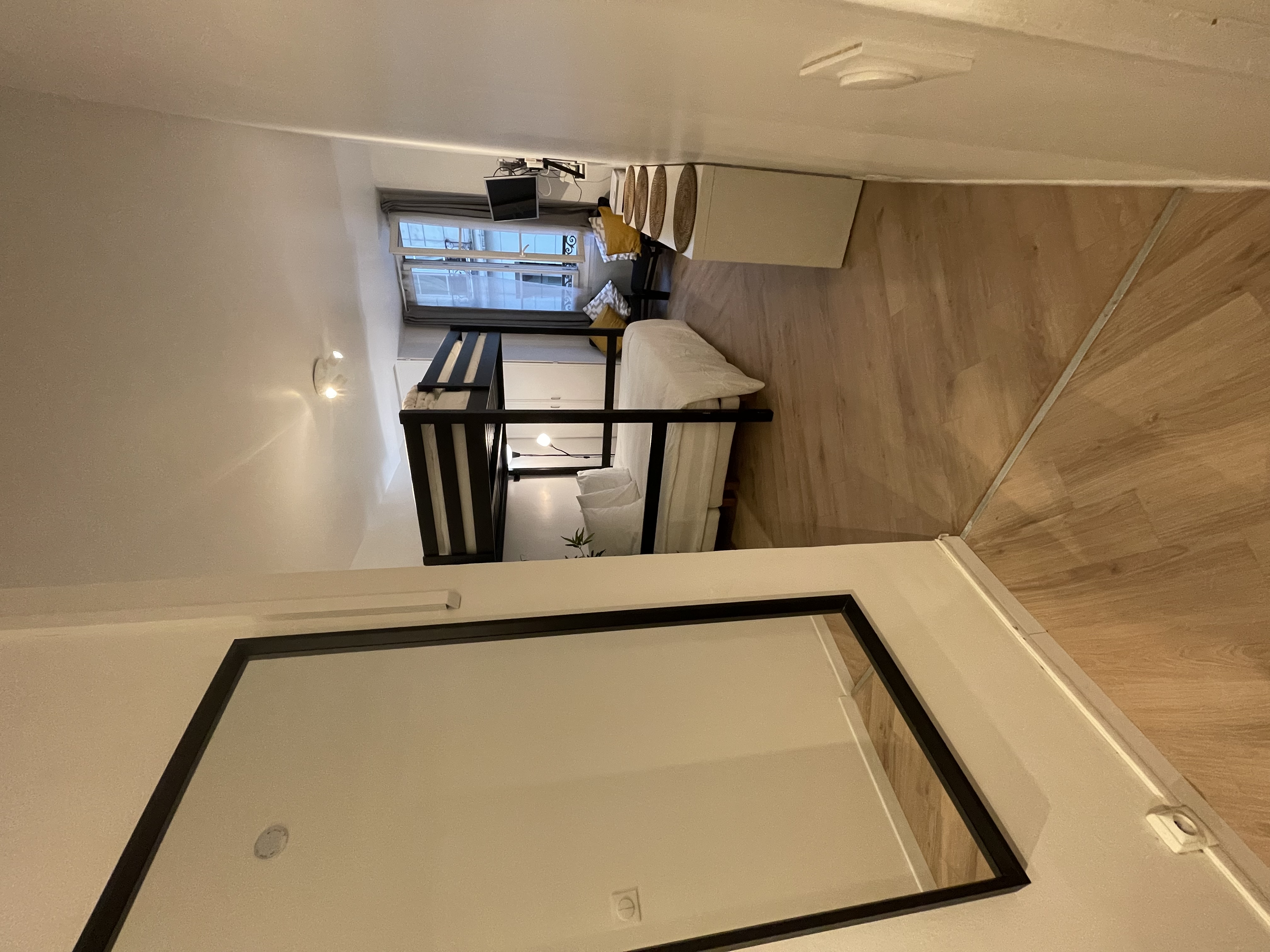 5 min from Louvre – Studio, 2 Double Beds