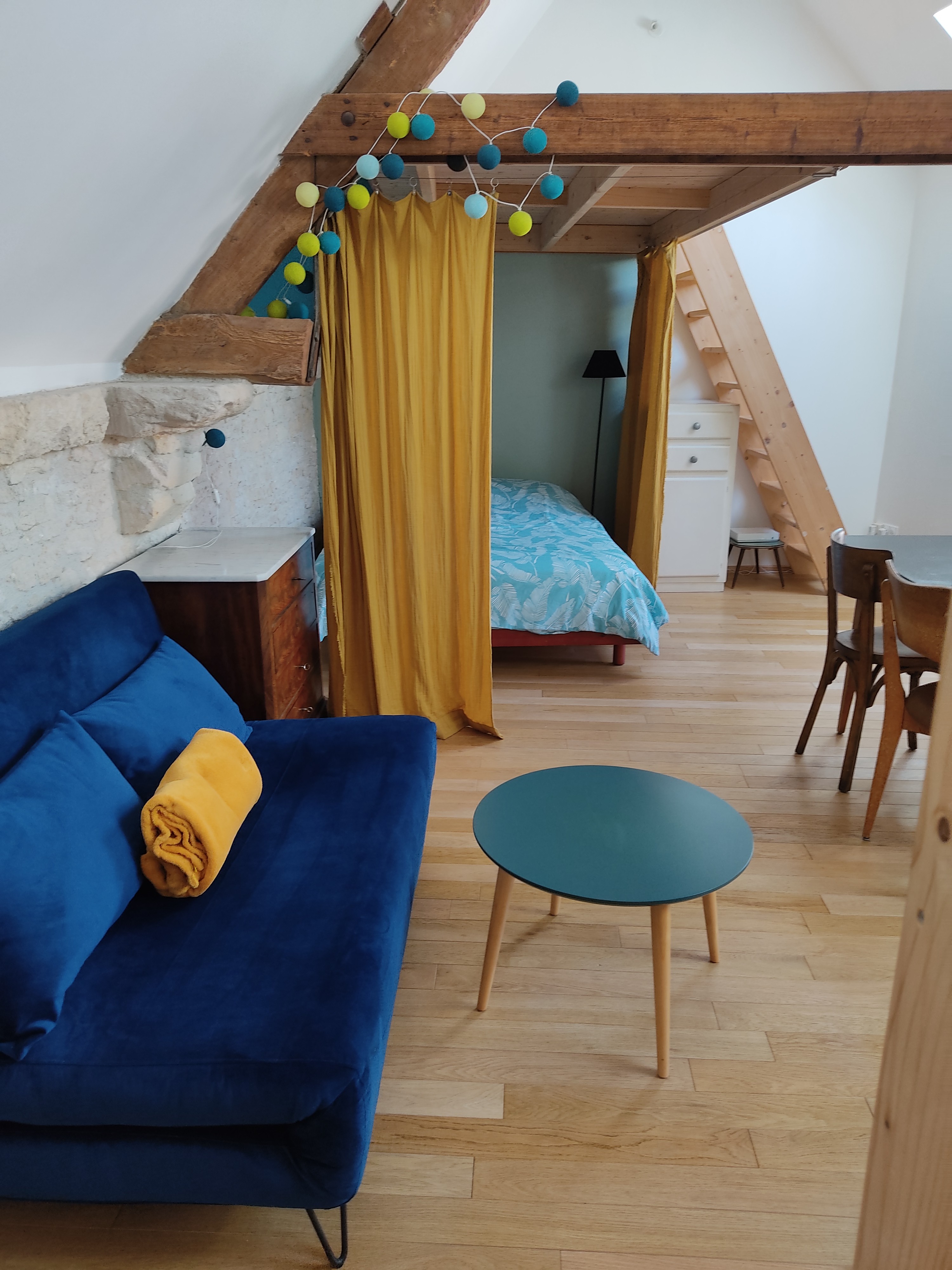 Pleasant duplex cottage, patio, near sea