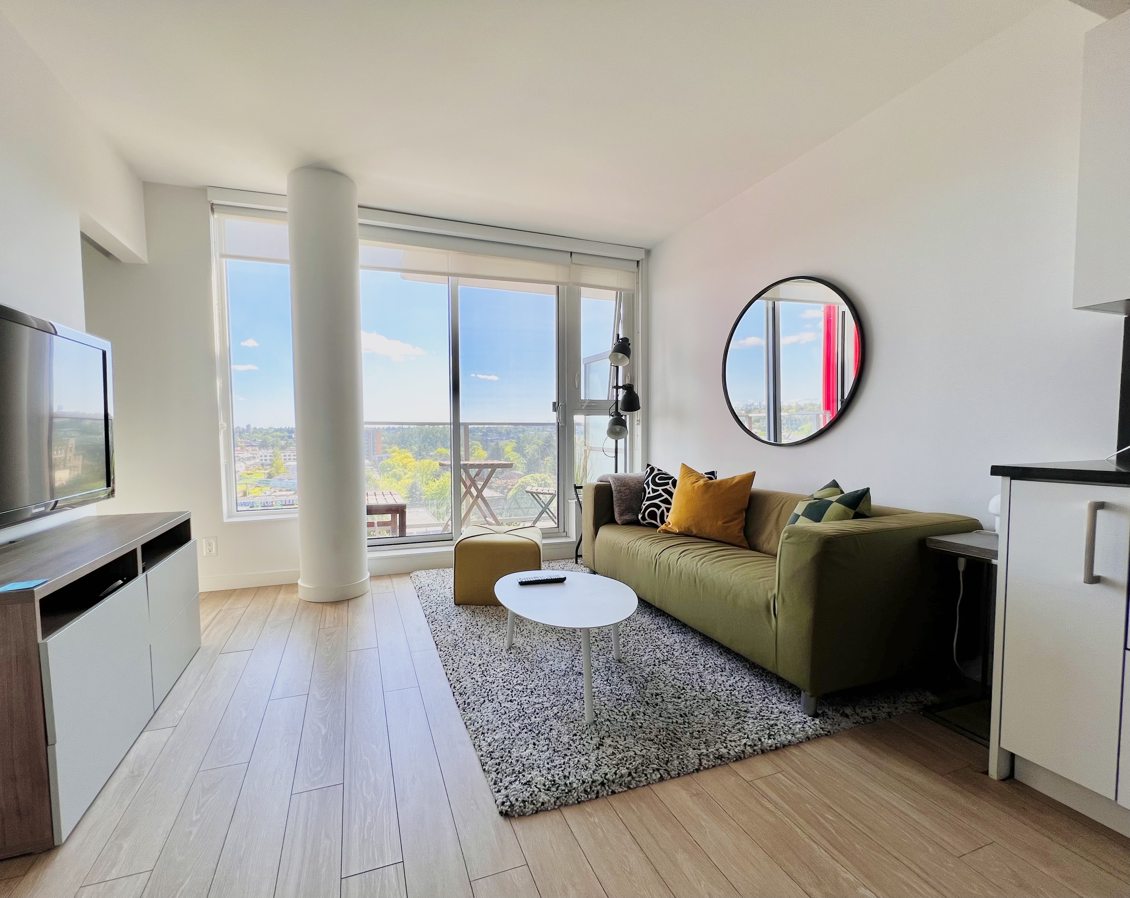 8 min to Downtown•Smart+Modern•Keyless•Parking