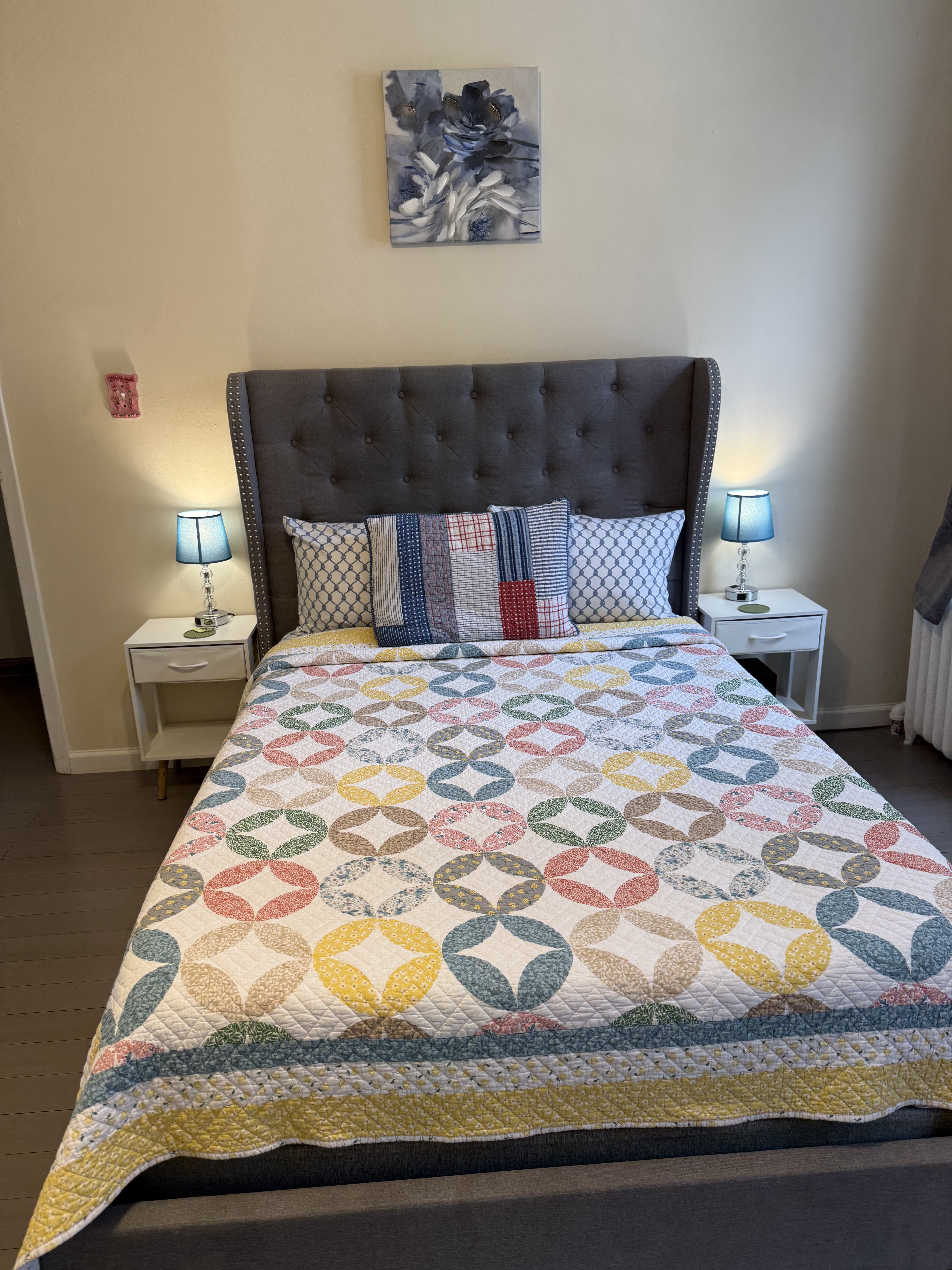 Room B (14 minutes by train from Times Square)