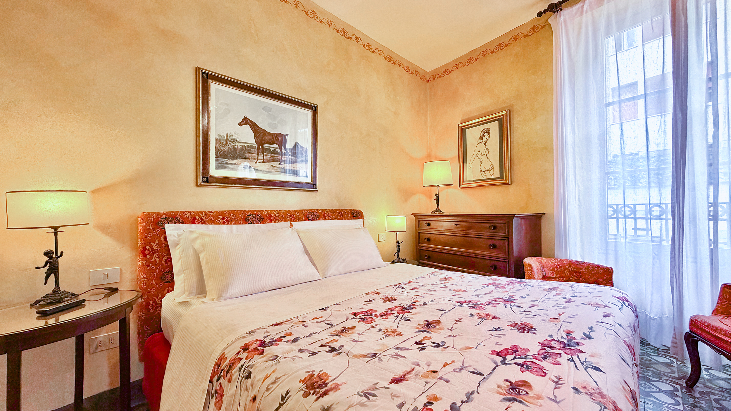 MARIA - Apartment facing large terrace in Centro Storico, Florence