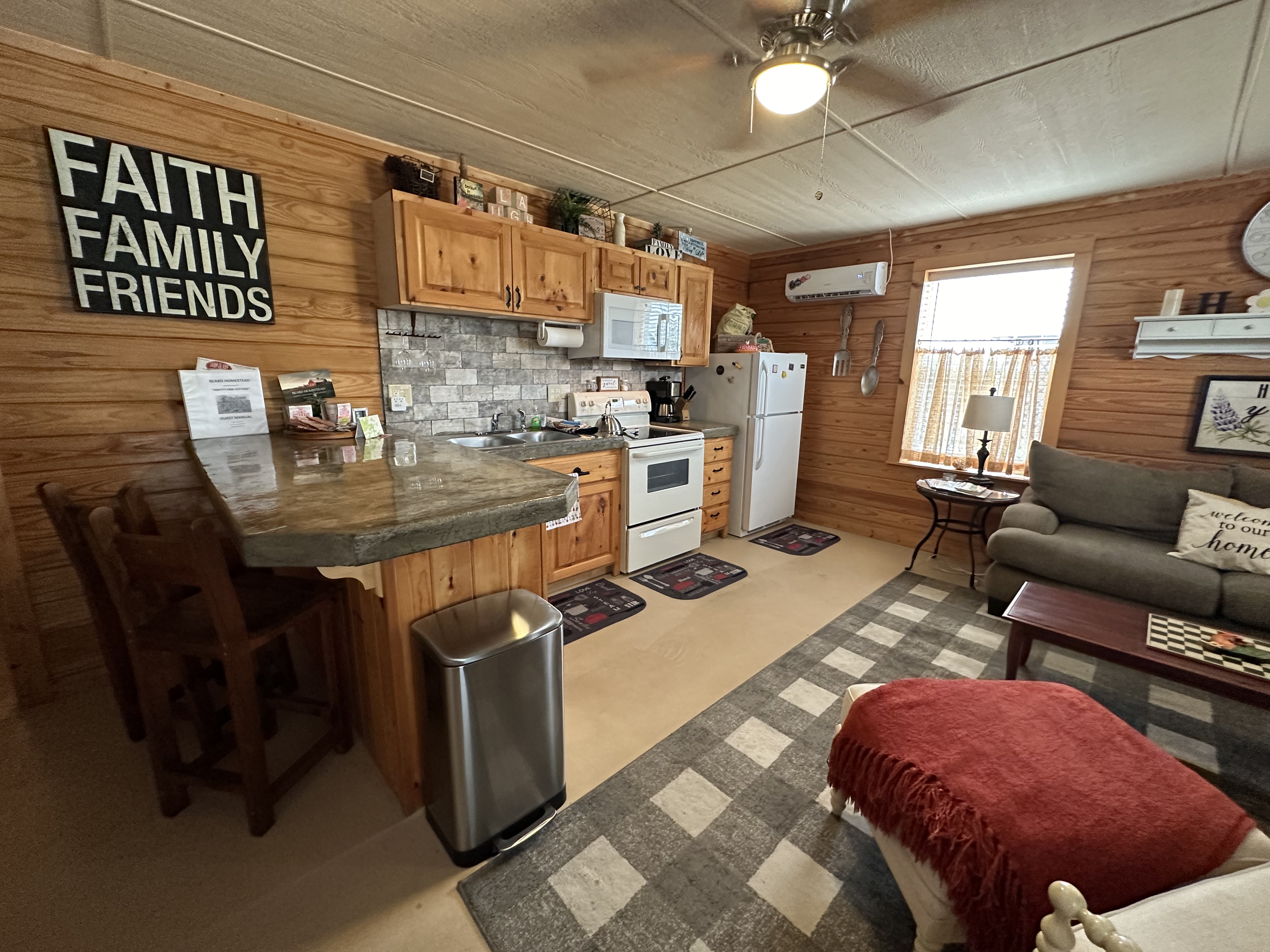 “Knotty Pine” Cottage | Bandera | Firepit & Pool