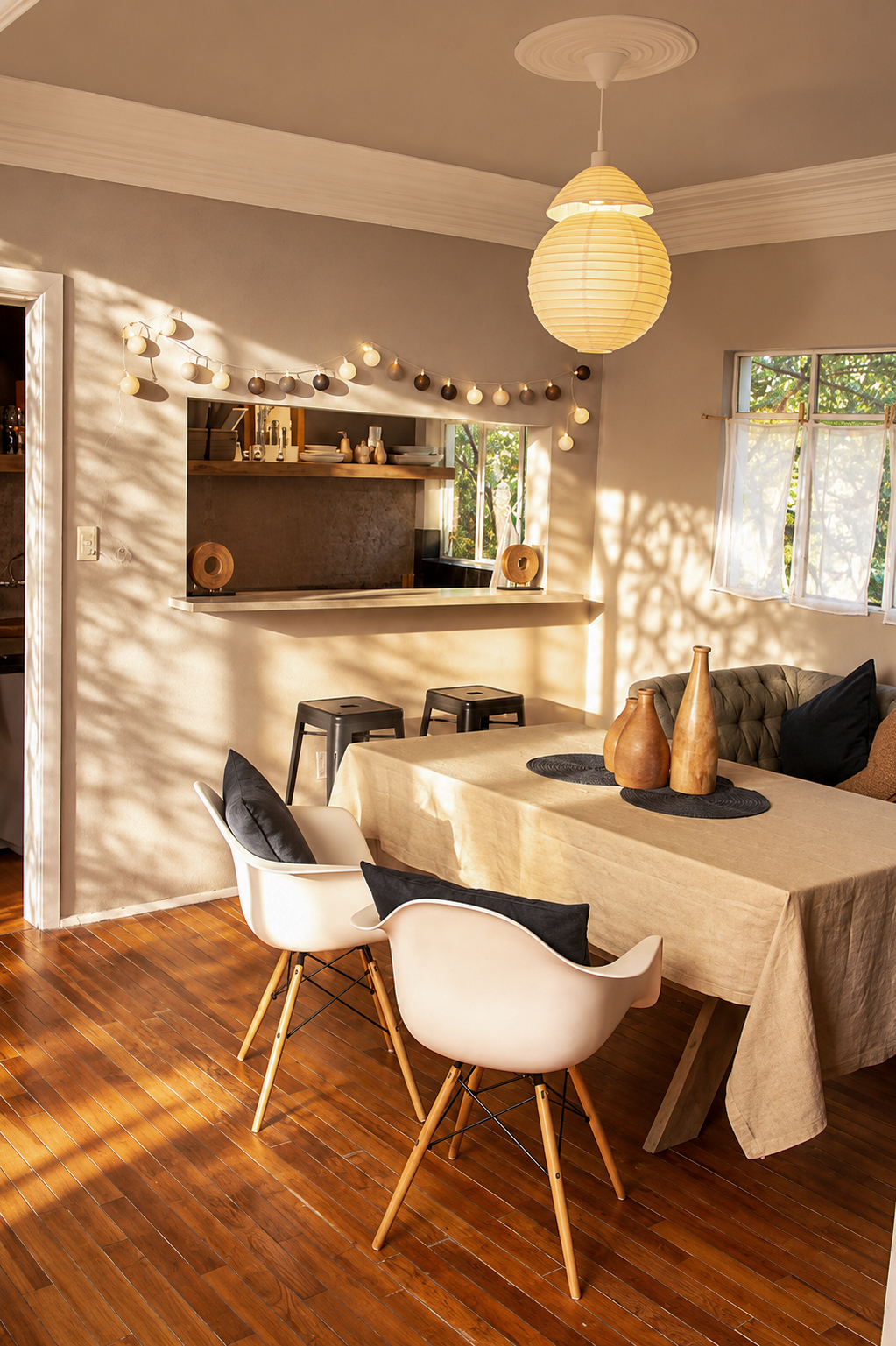 Chic Urban Spot by Food & Metro