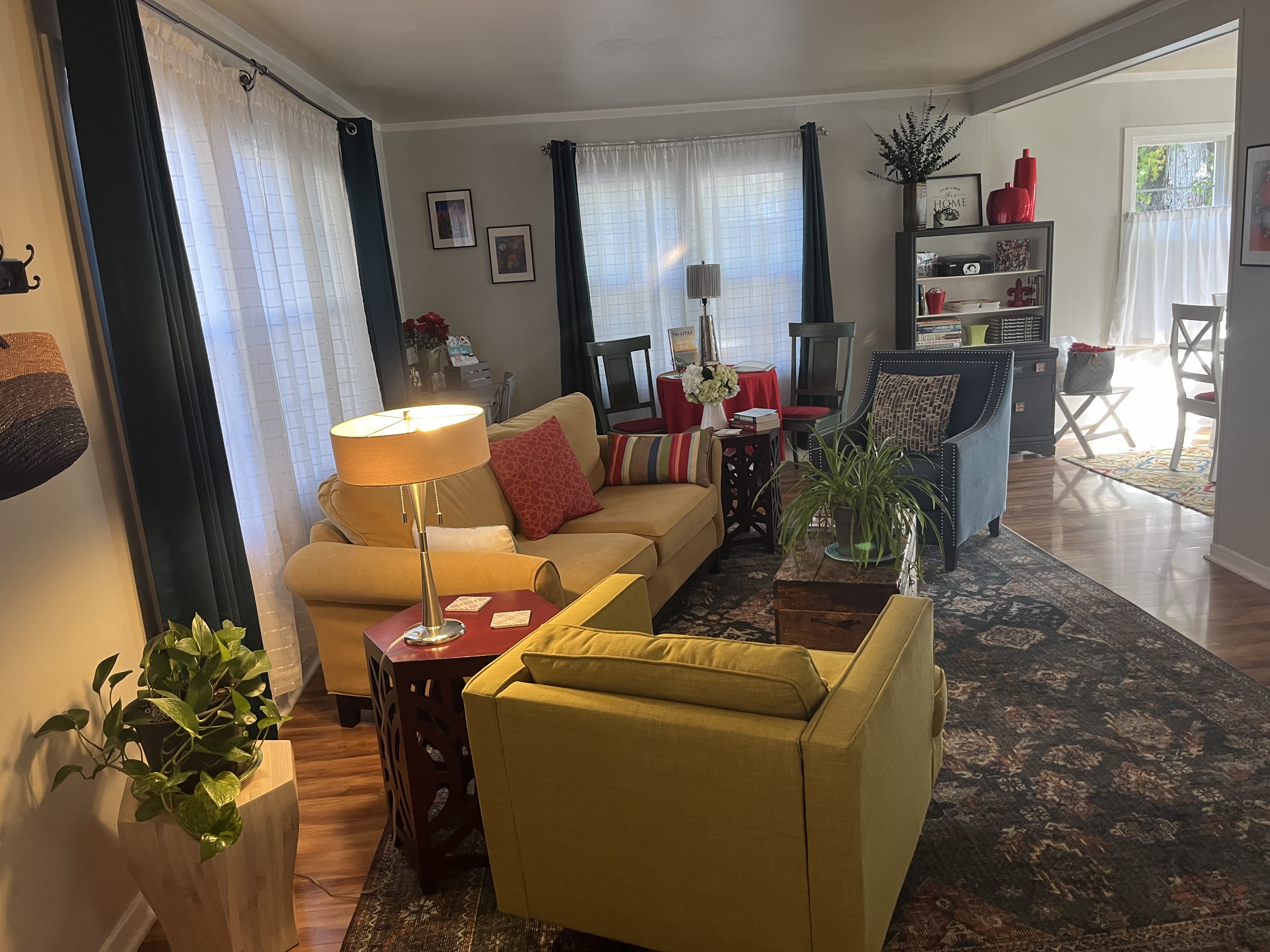 SWEET RIVER RETREAT: your cozy oasis of cool