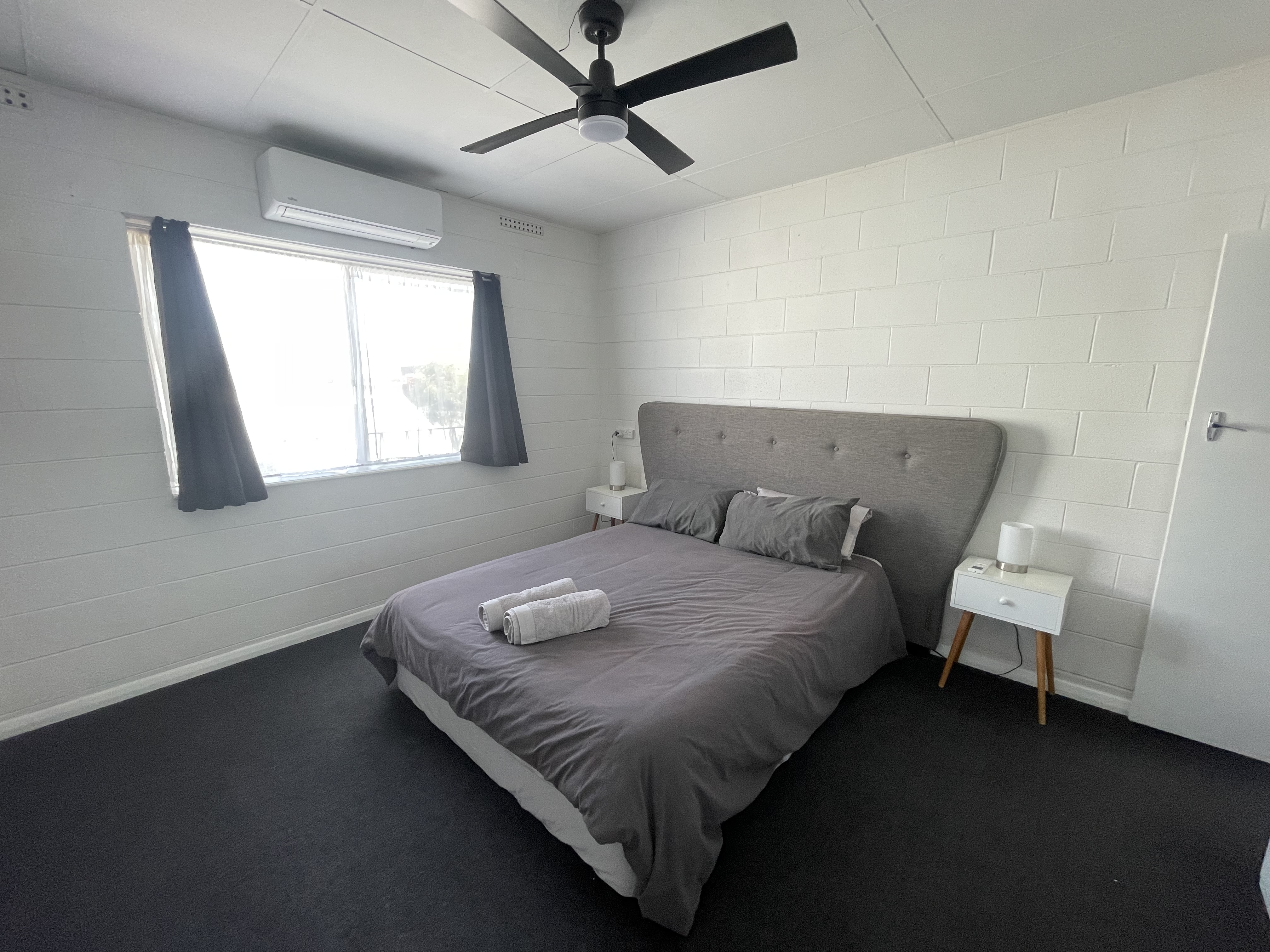 Two Bedroom - Balcony - Wifi - Short walk to CBD