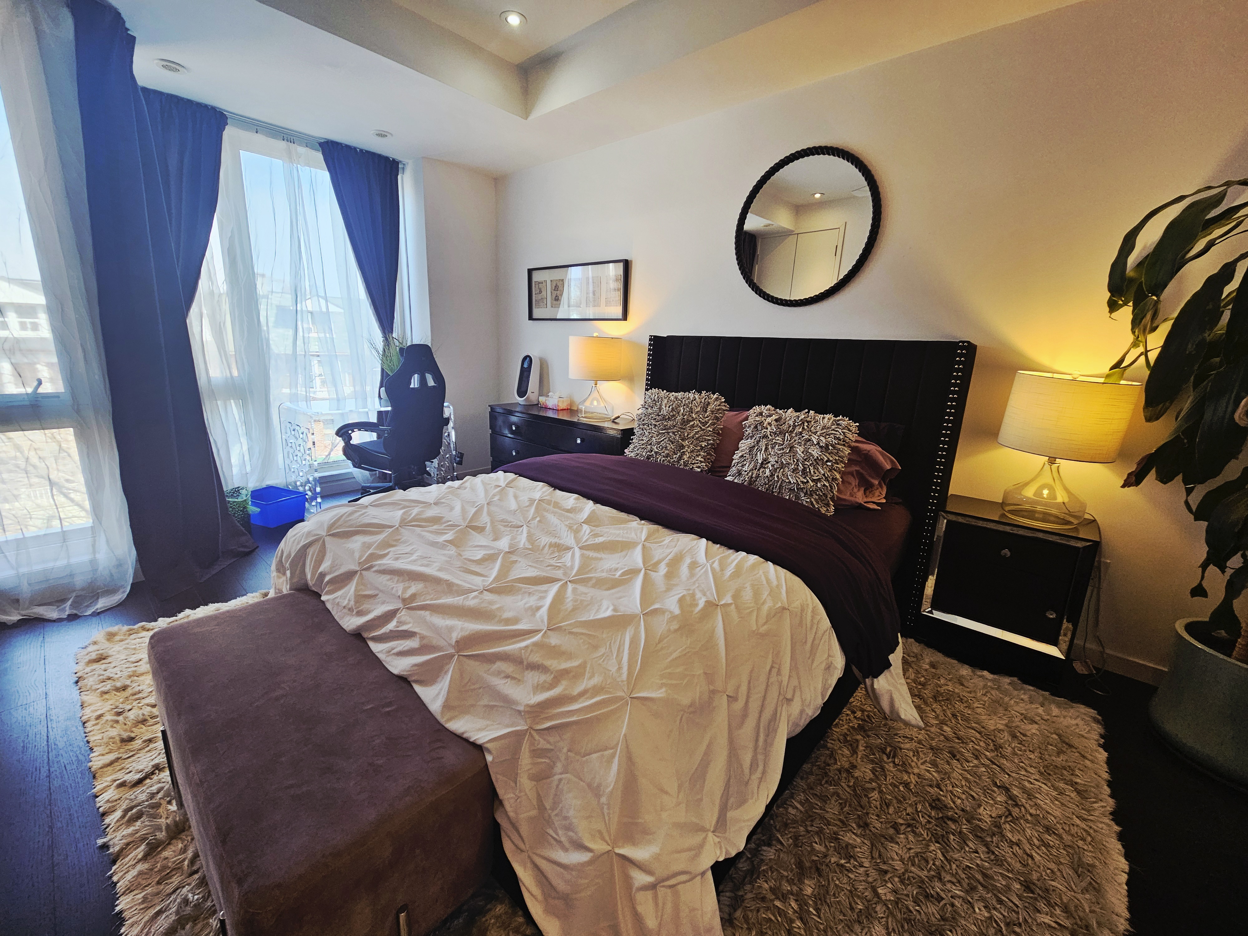 Little Italy : Purple room