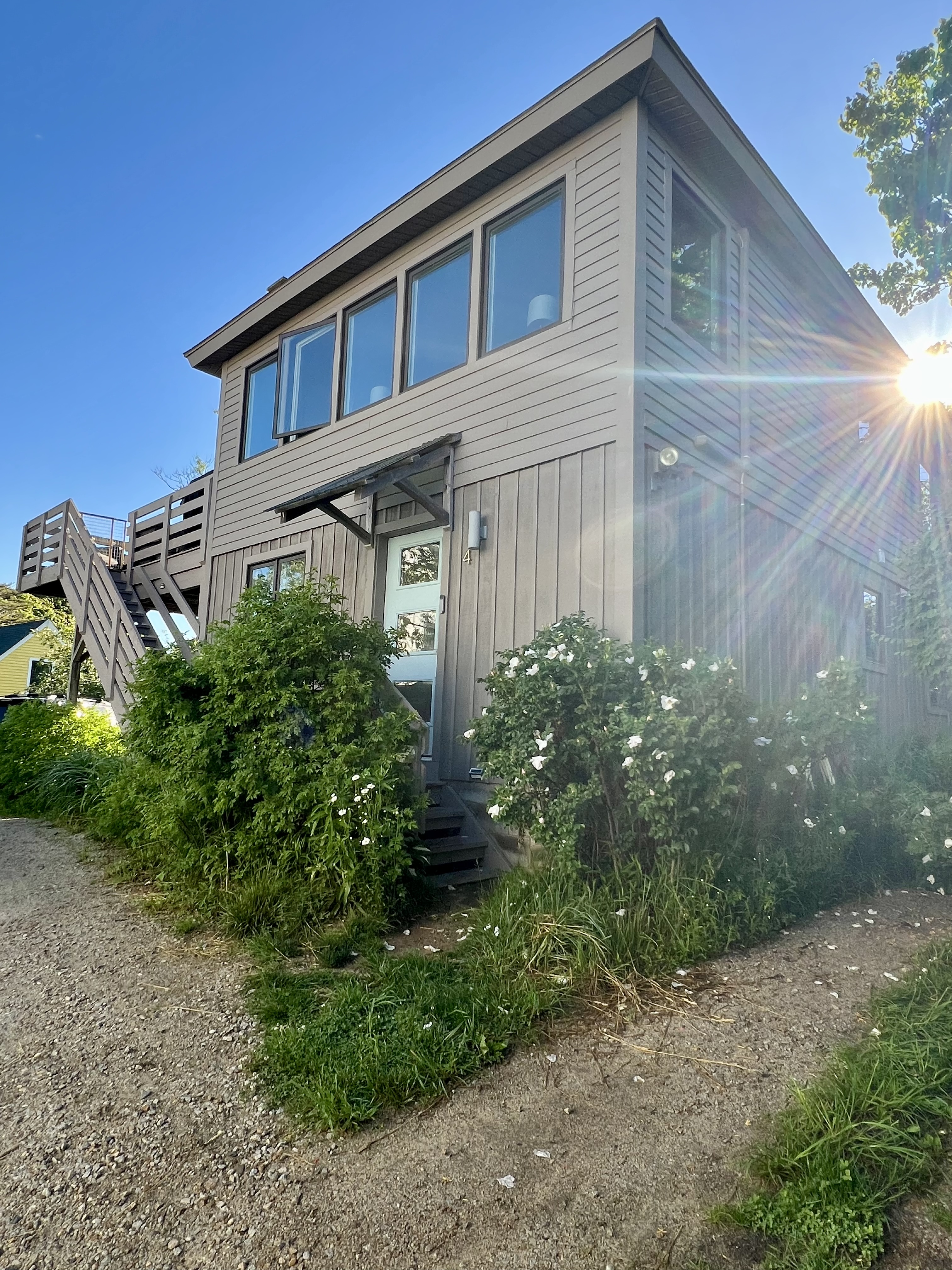 3-min walk to beach, modern 3BR, dog-friendly