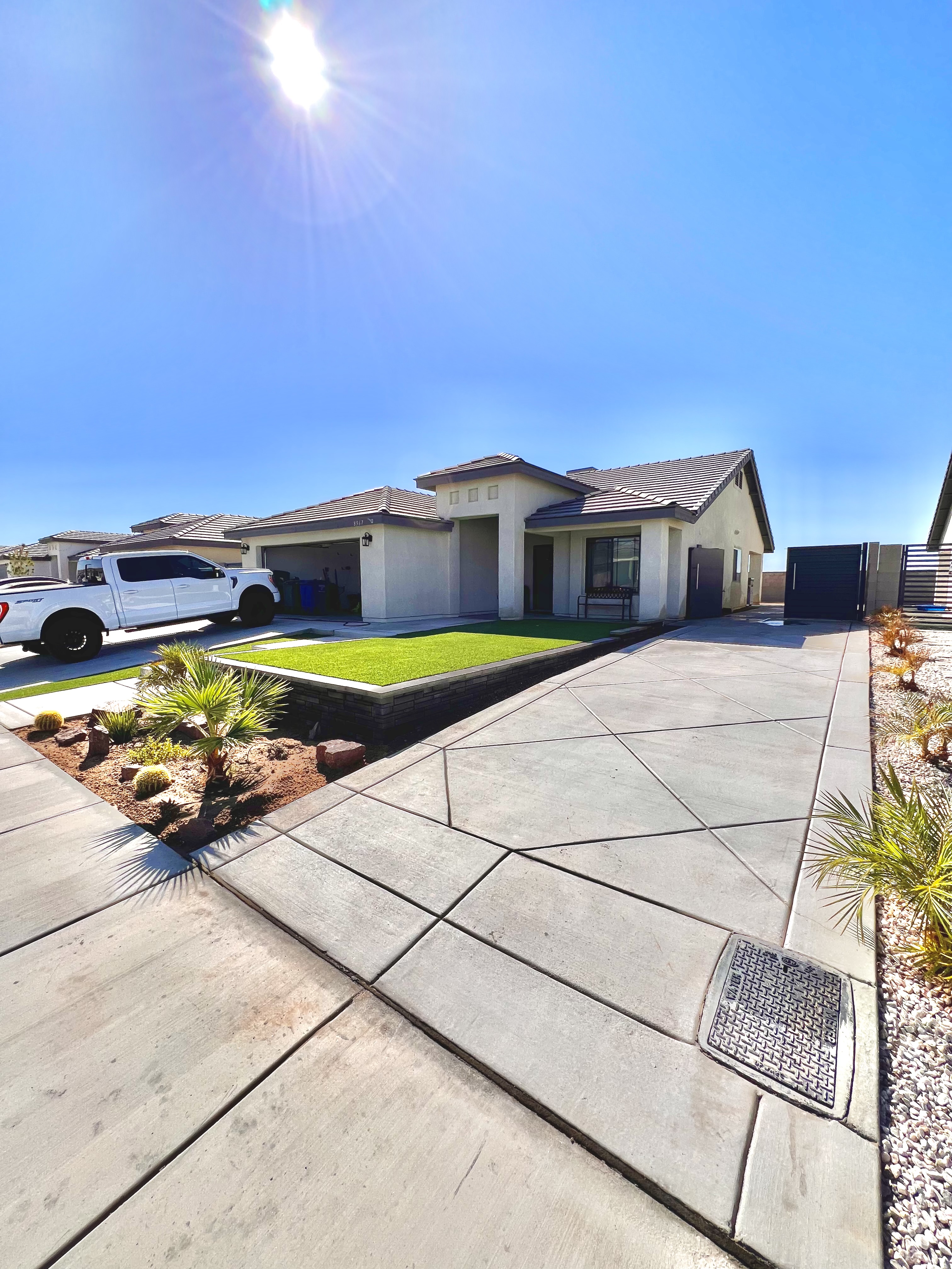 The Stay, New Modern home W/RV access/Garage