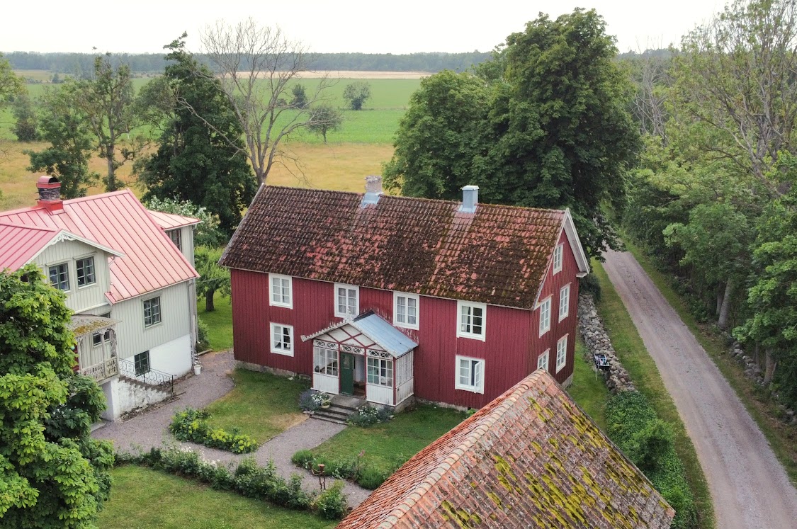 Charming farmhouse with room for many