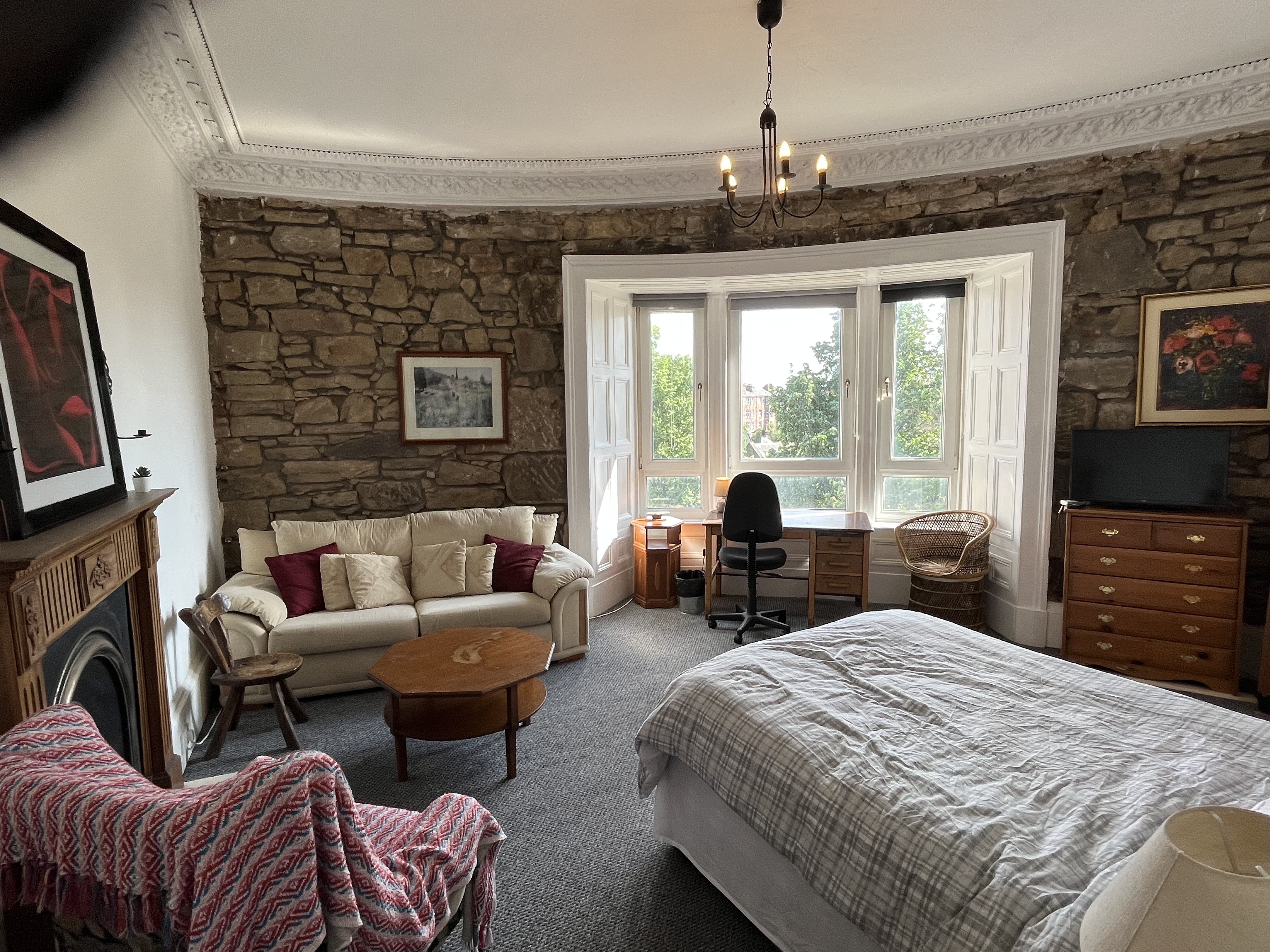 Bright, spacious Victorian flat, in Morningside, Edinburgh