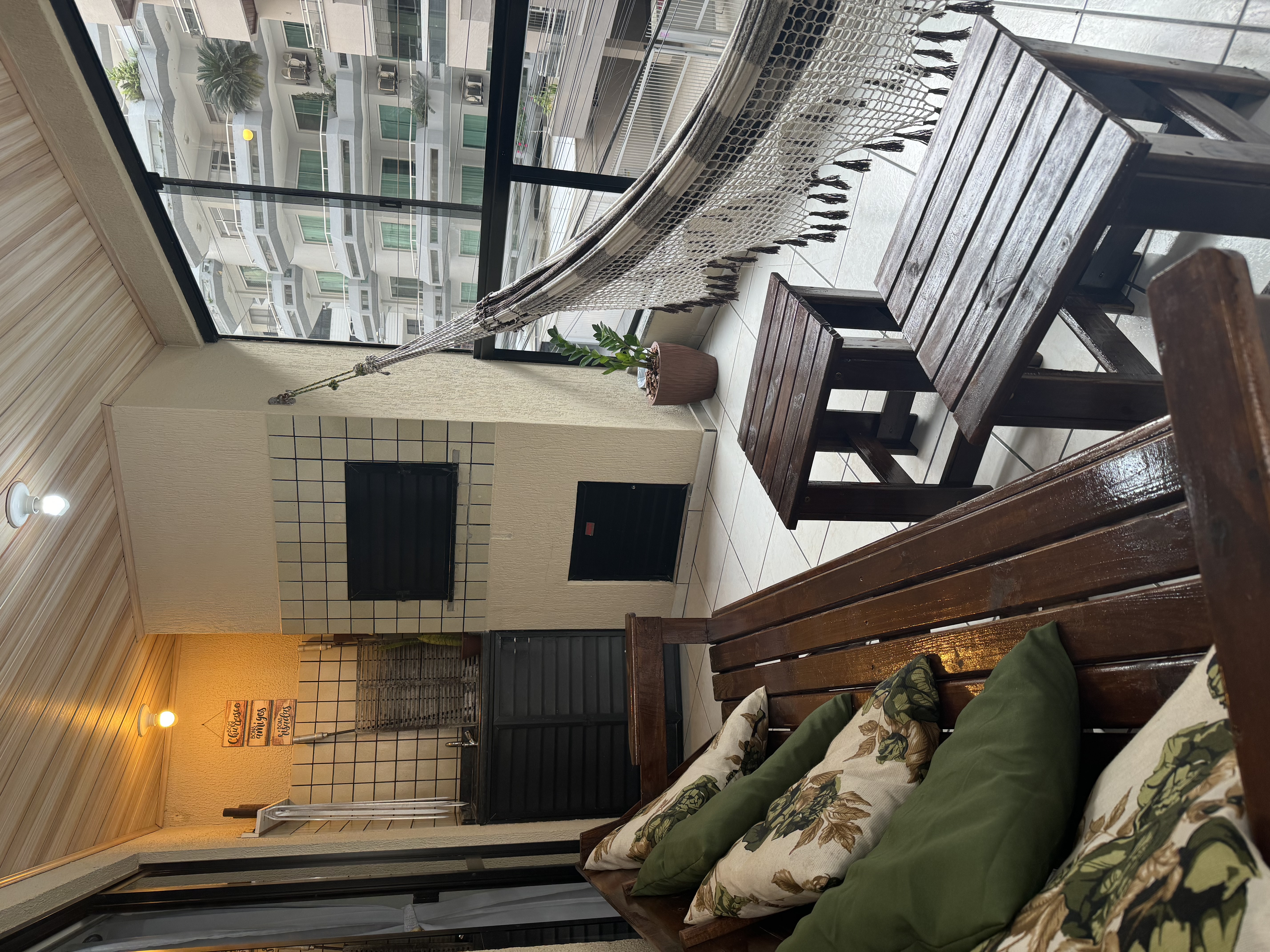 Sea Apartment 2min
210 Street
Meia Praia Sc