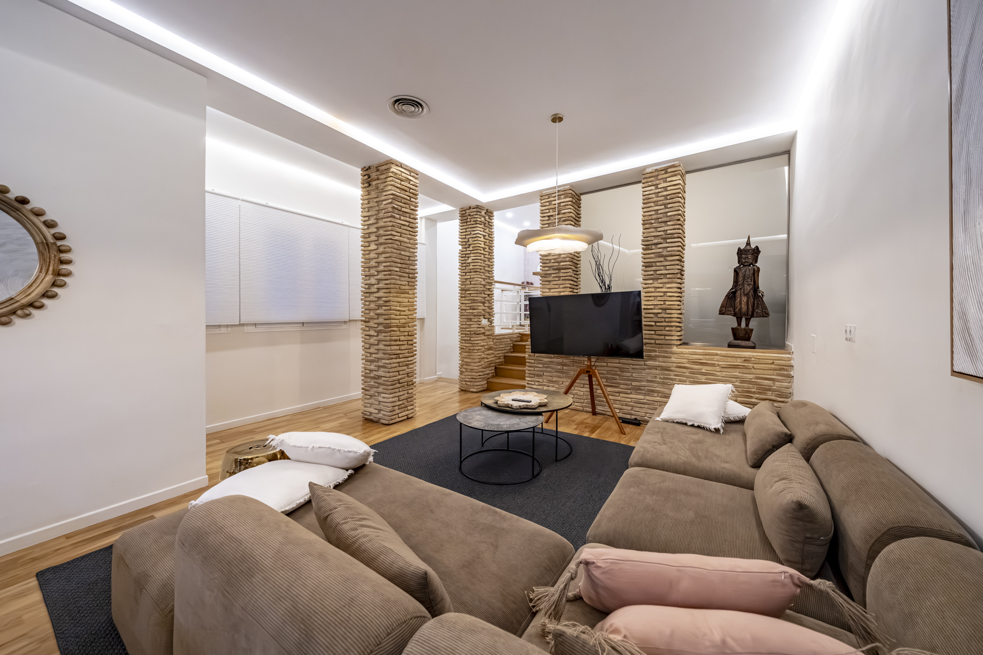 Prime 5BR Triplex in Sol | Steps to Four Seasons in Sol, Madrid