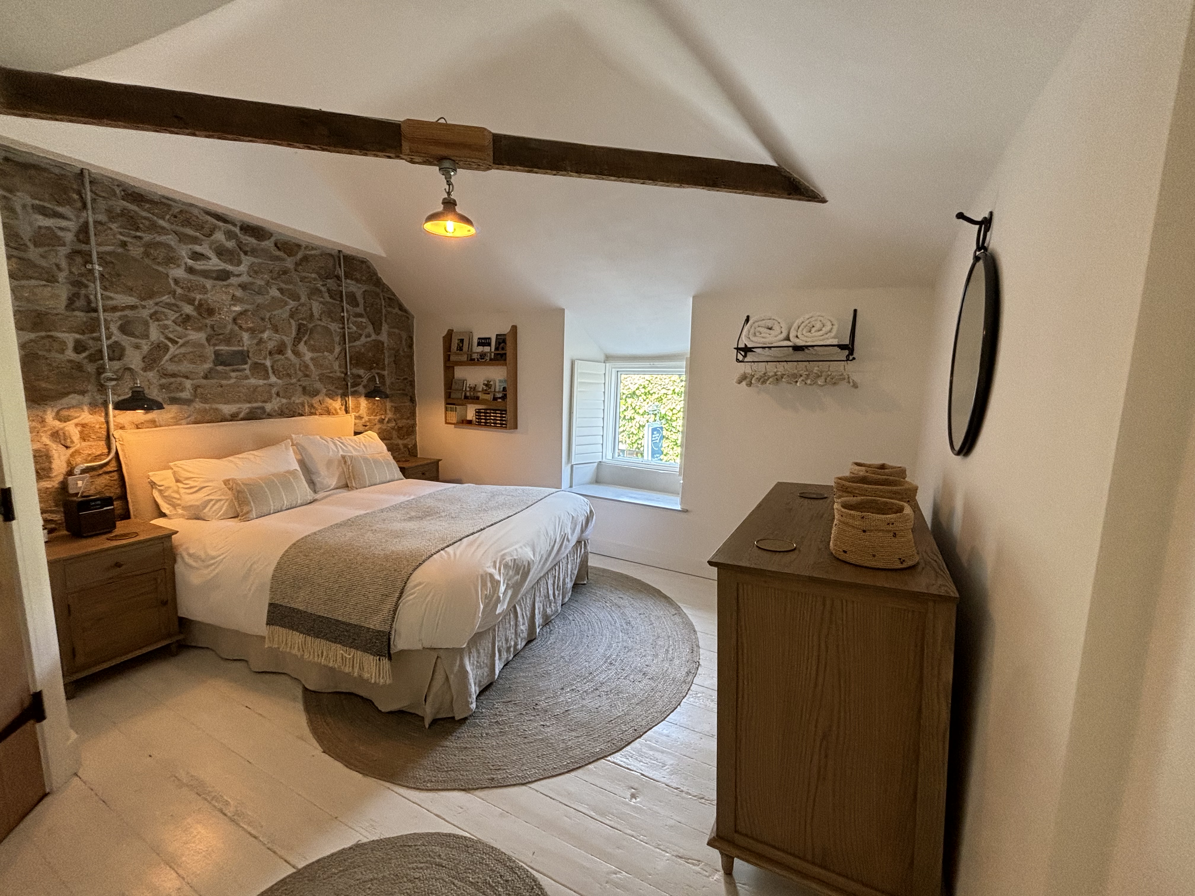 The Old Gallery - Charming Coastal Escape For Two