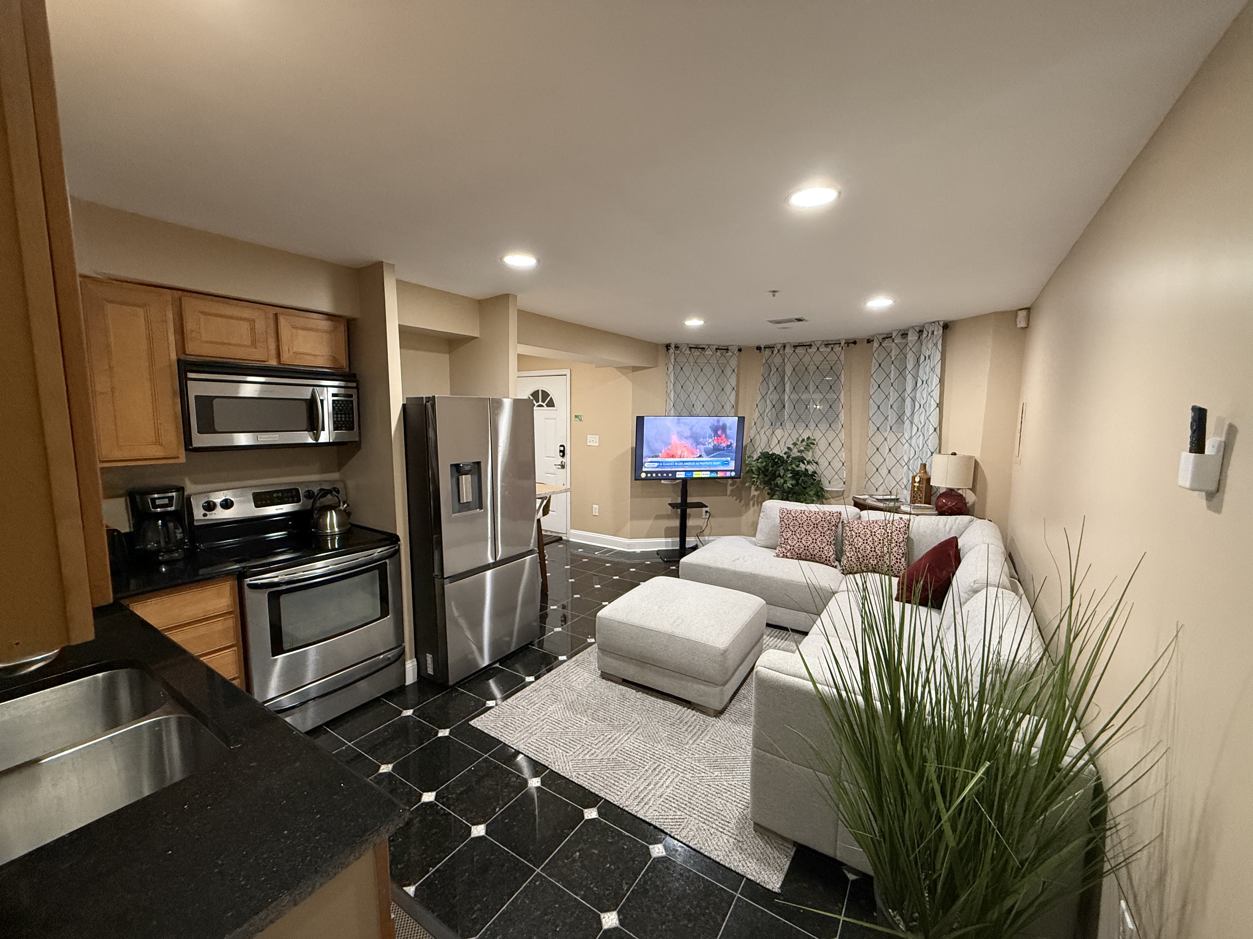 Spacious 3BR 3BA Condo, free gated parkg in NW DC in Howard University, Le Droit Park, Cardozo/Shaw, Washington Dc