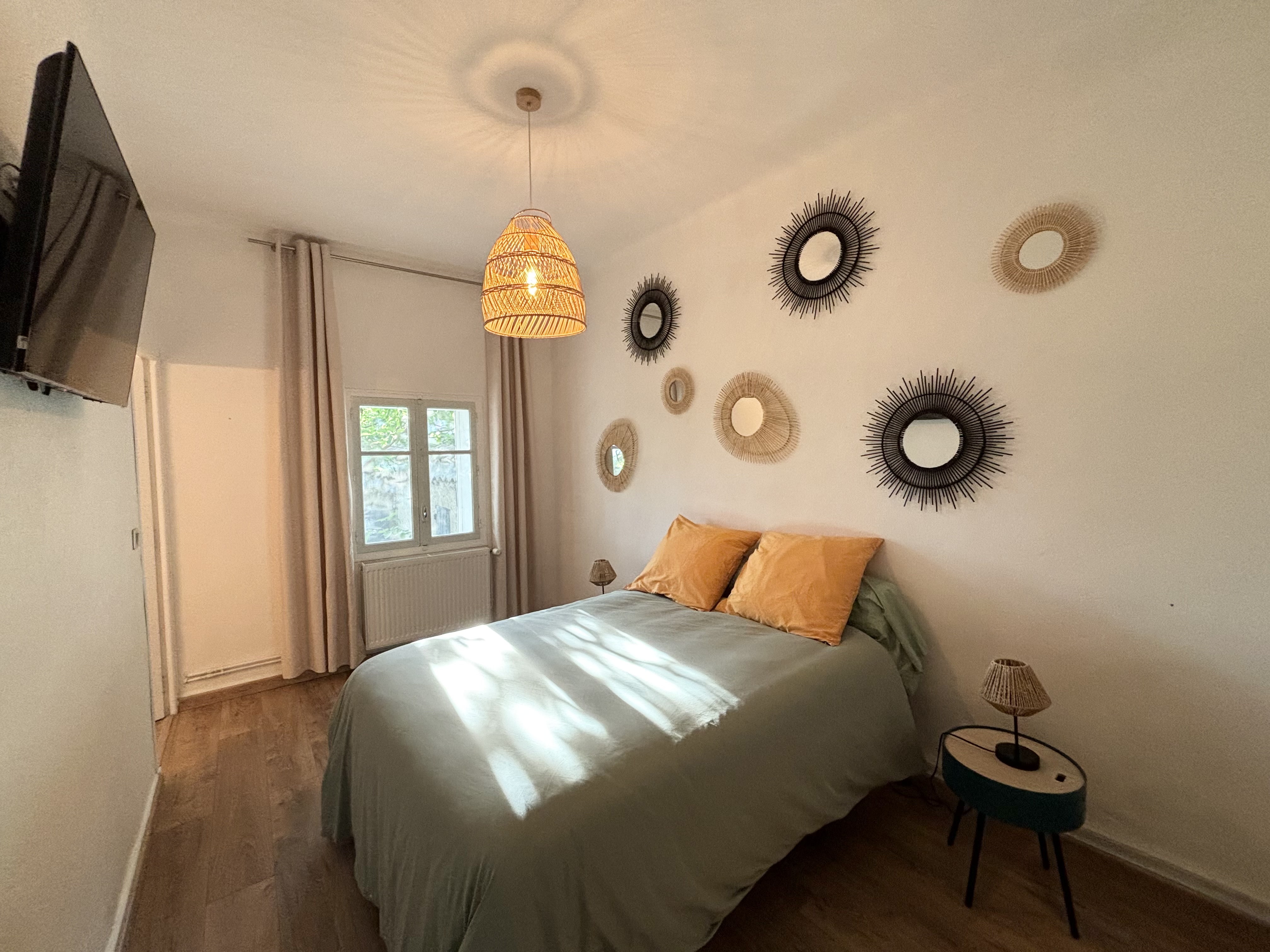 Eygalieres apartment with small garden