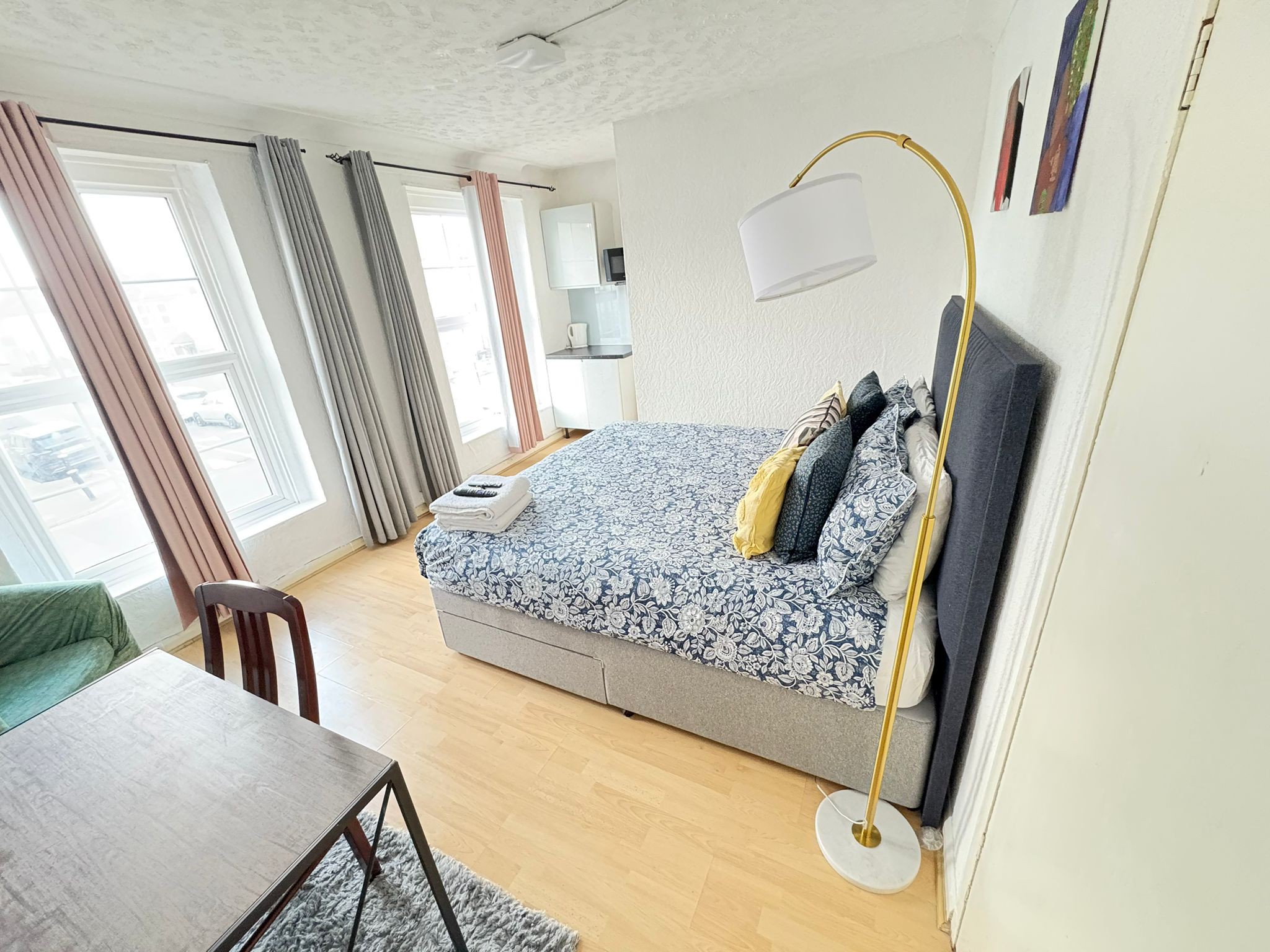 96TR | En-Suite Bedroom with Bathroom