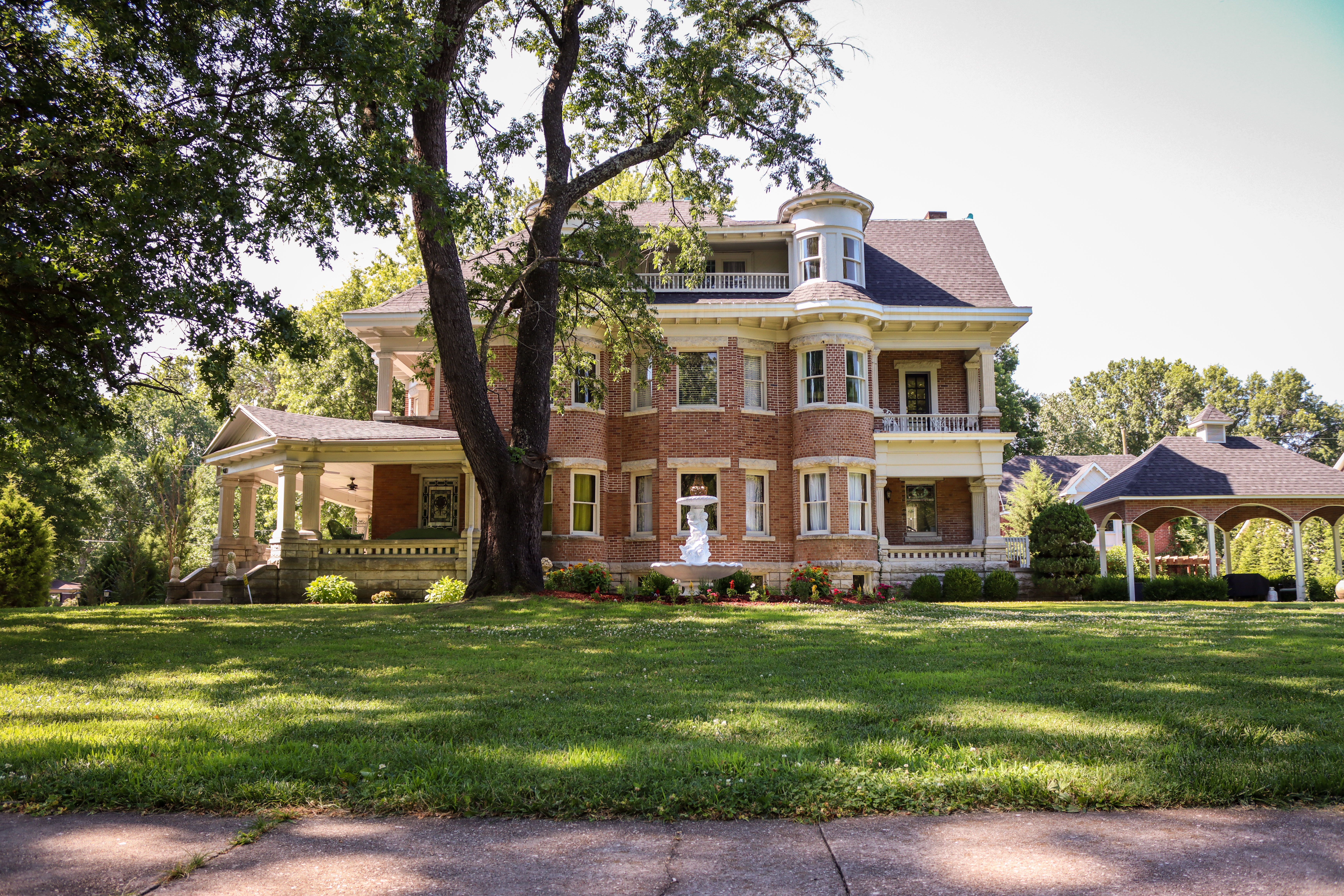 Charming Historic Victorian Home W/Fireplace - Vacation homes for