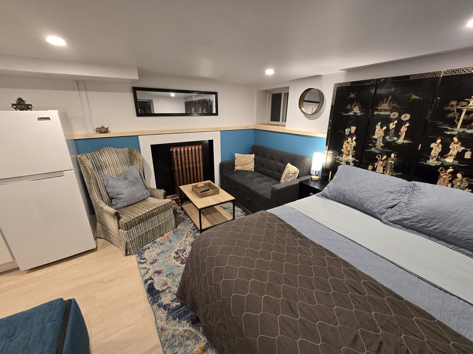 Private, downtown studio, 1 block to College St