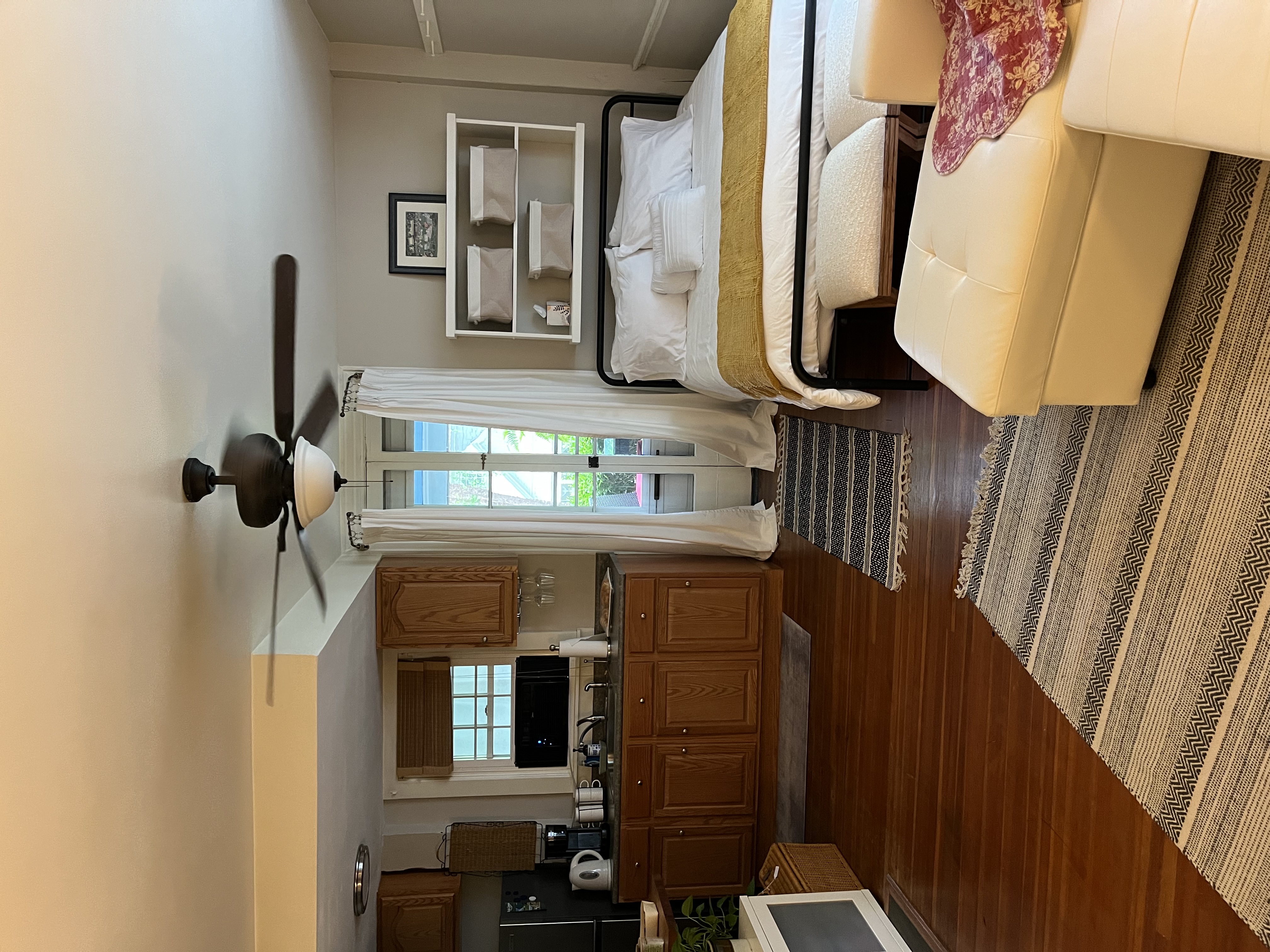 Updated studio rental in the center of Lenox
