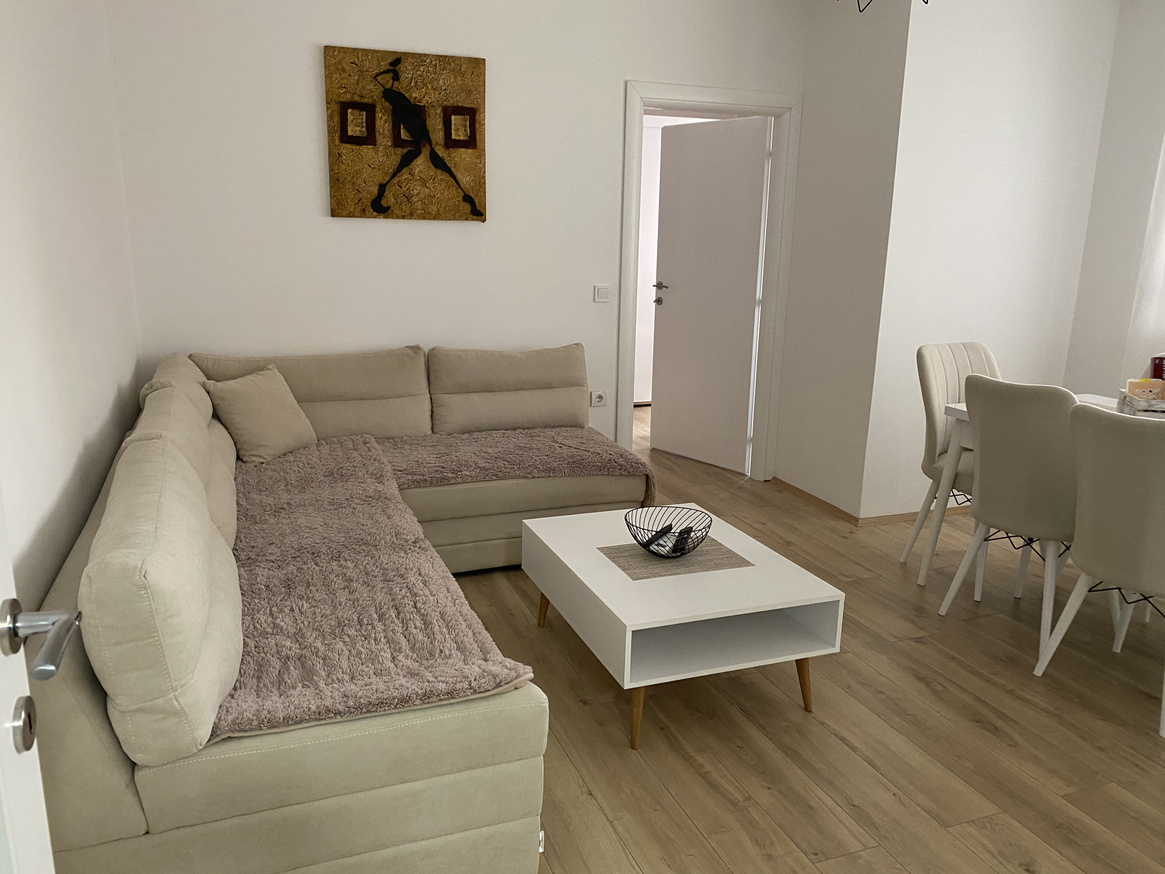 Lovely one bedroom condo in the center of the town